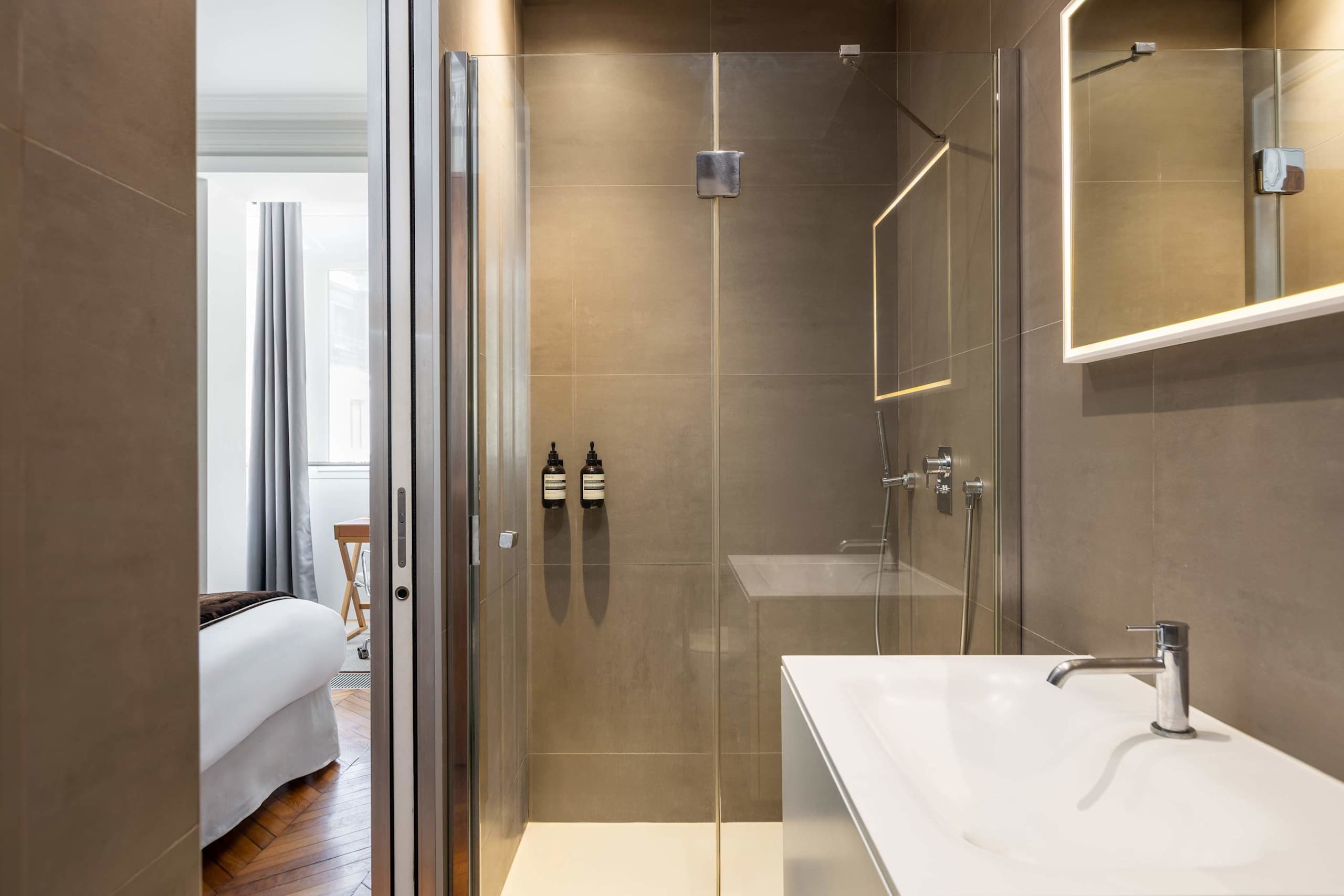 Stylish Flat 2 Bedroom by Champs Elysees — 22