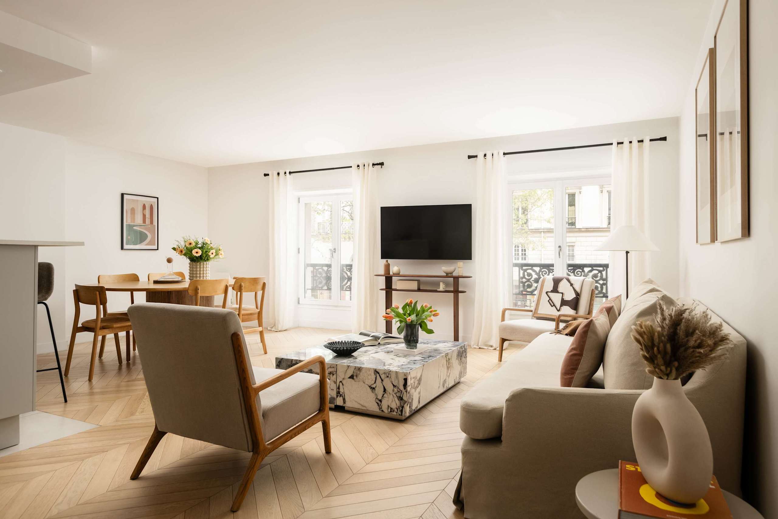 Superb 3 Bedroom Stay AC Facing Madeleine Honore