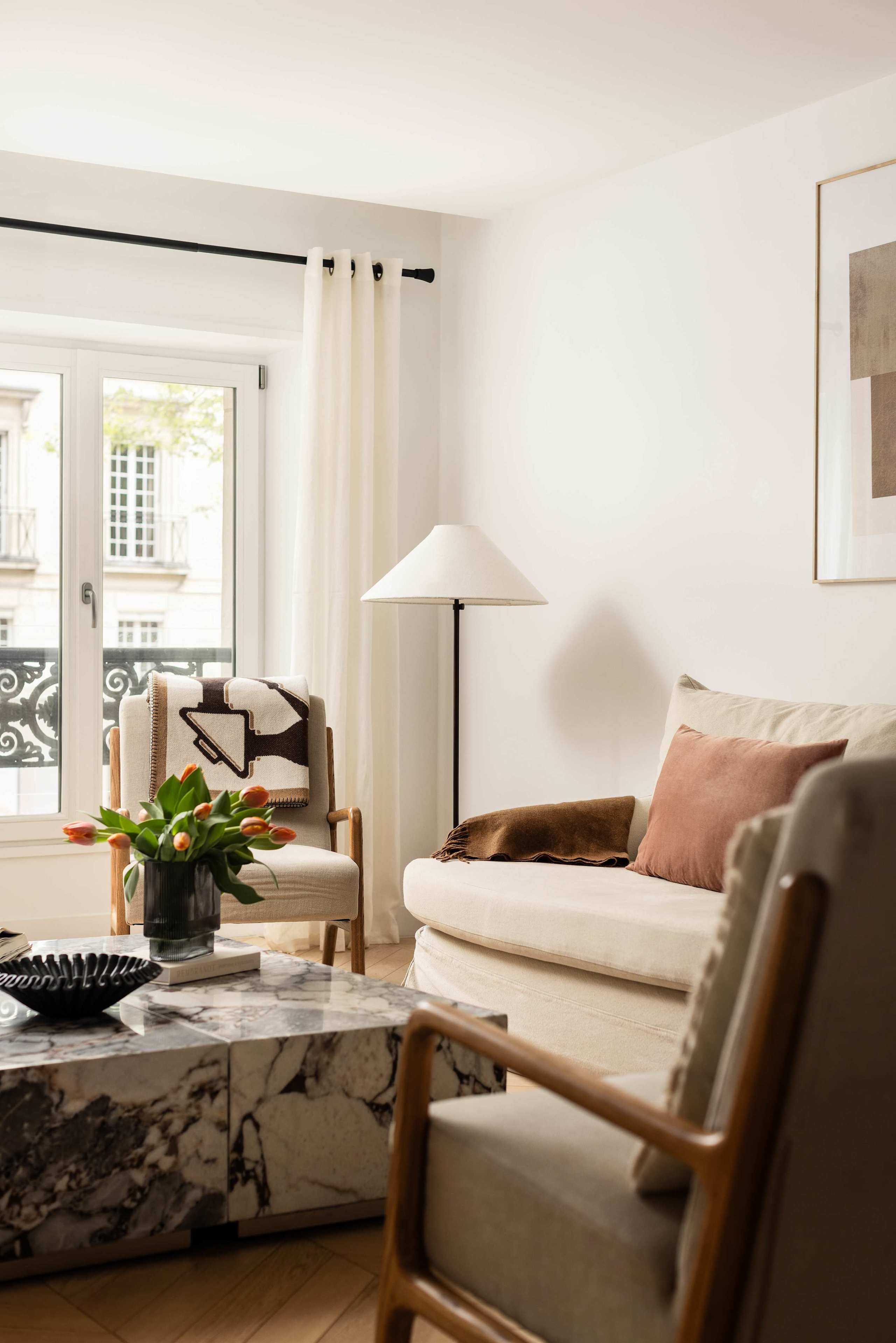 Superb 3 Bedroom Stay AC Facing Madeleine Honore — 12