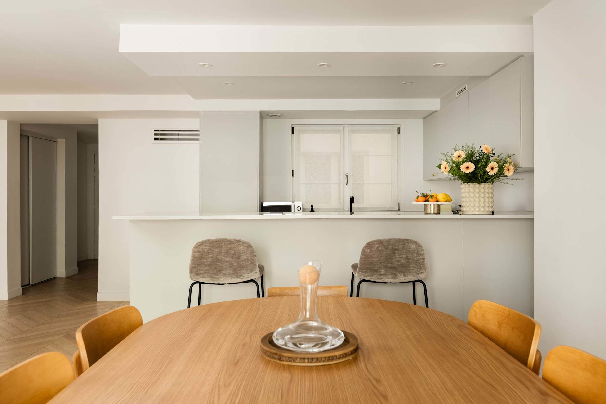 Superb 3 Bedroom Stay AC Facing Madeleine Honore — 4