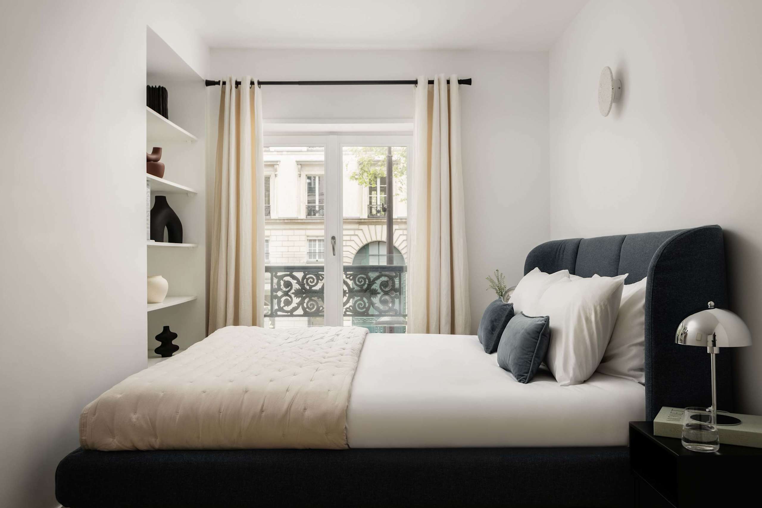 Superb 3 Bedroom Stay AC Facing Madeleine Honore — 14