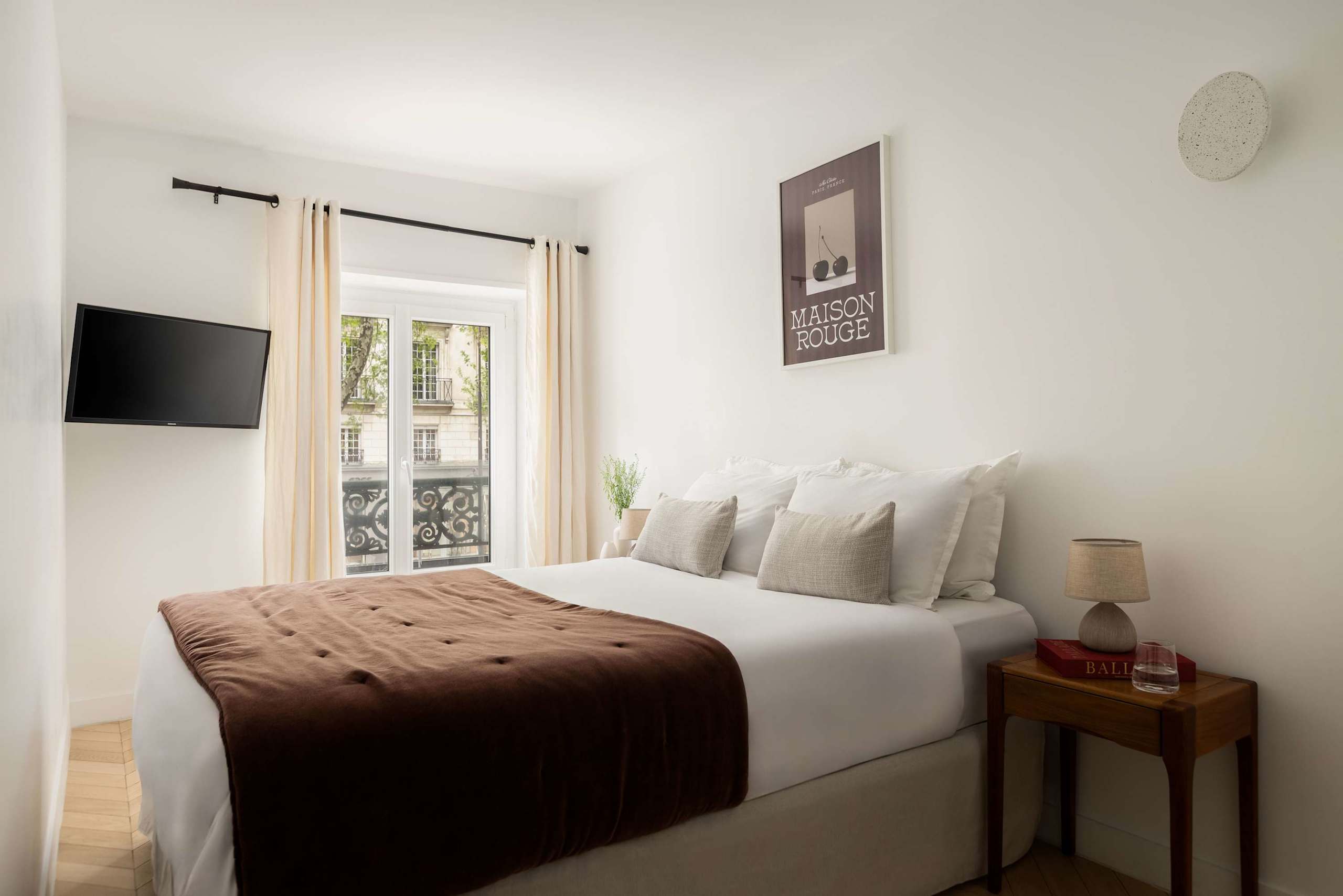 Superb 3 Bedroom Stay AC Facing Madeleine Honore — 18