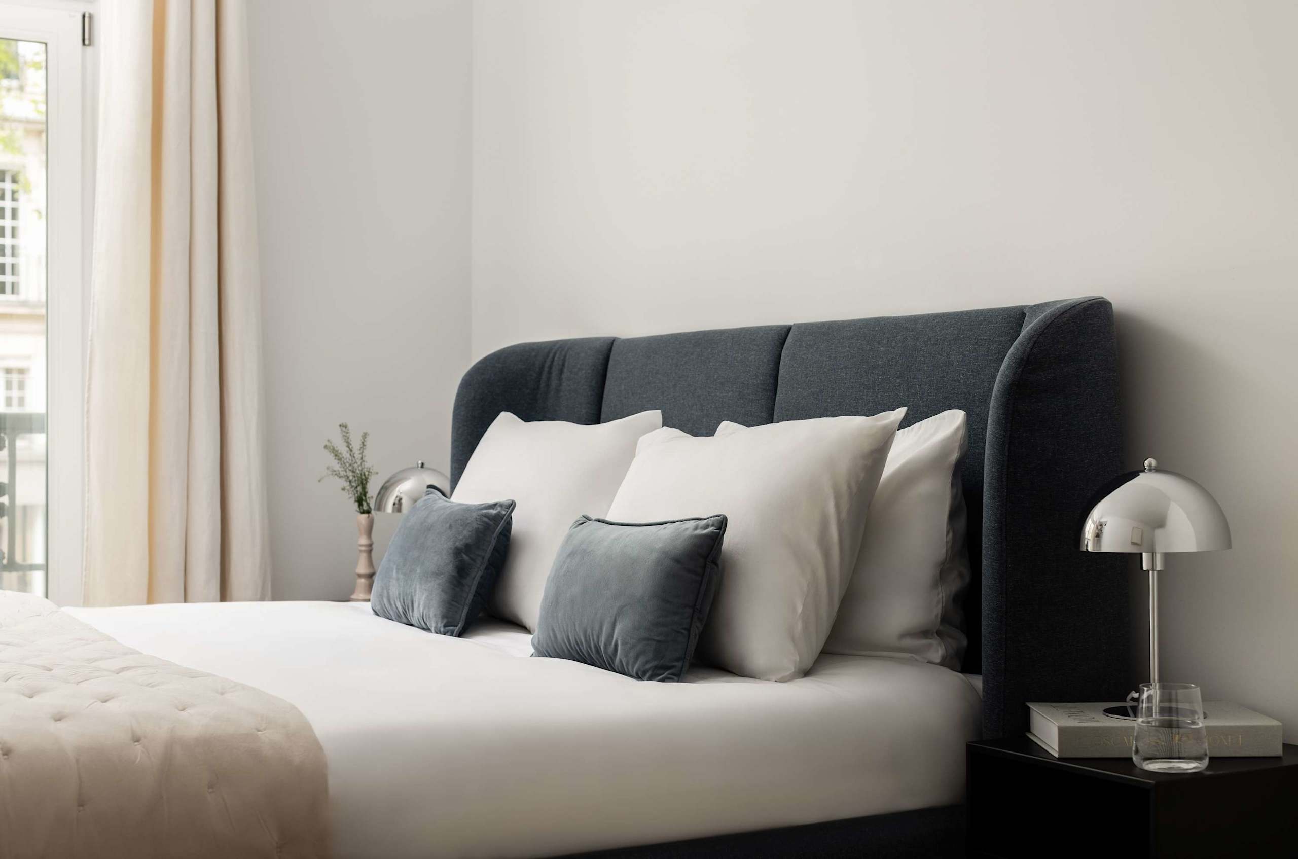 Superb 3 Bedroom Stay AC Facing Madeleine Honore — 15