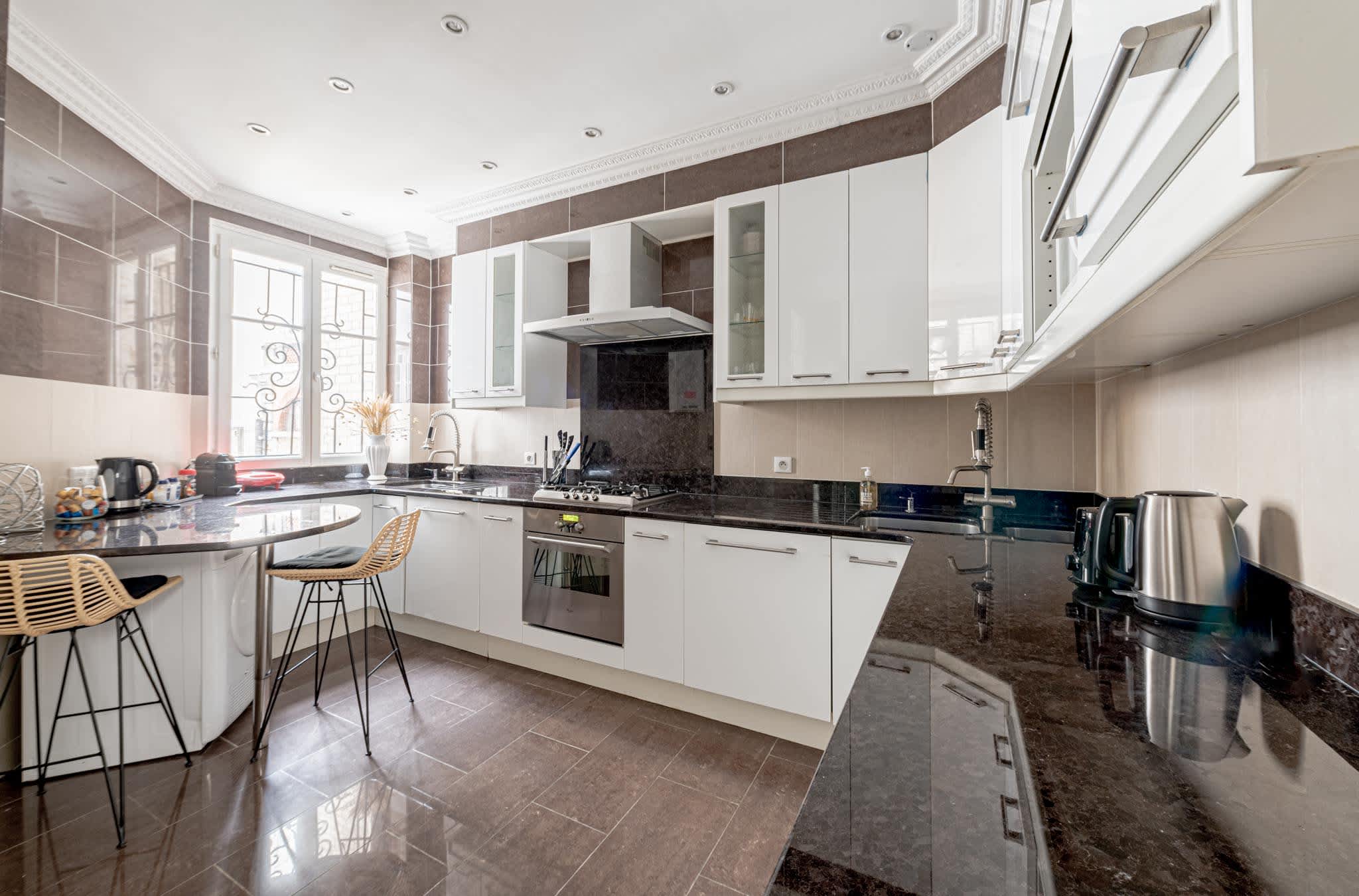 Lovely Parisian Apt 2 Bedroom 1.5 Bath