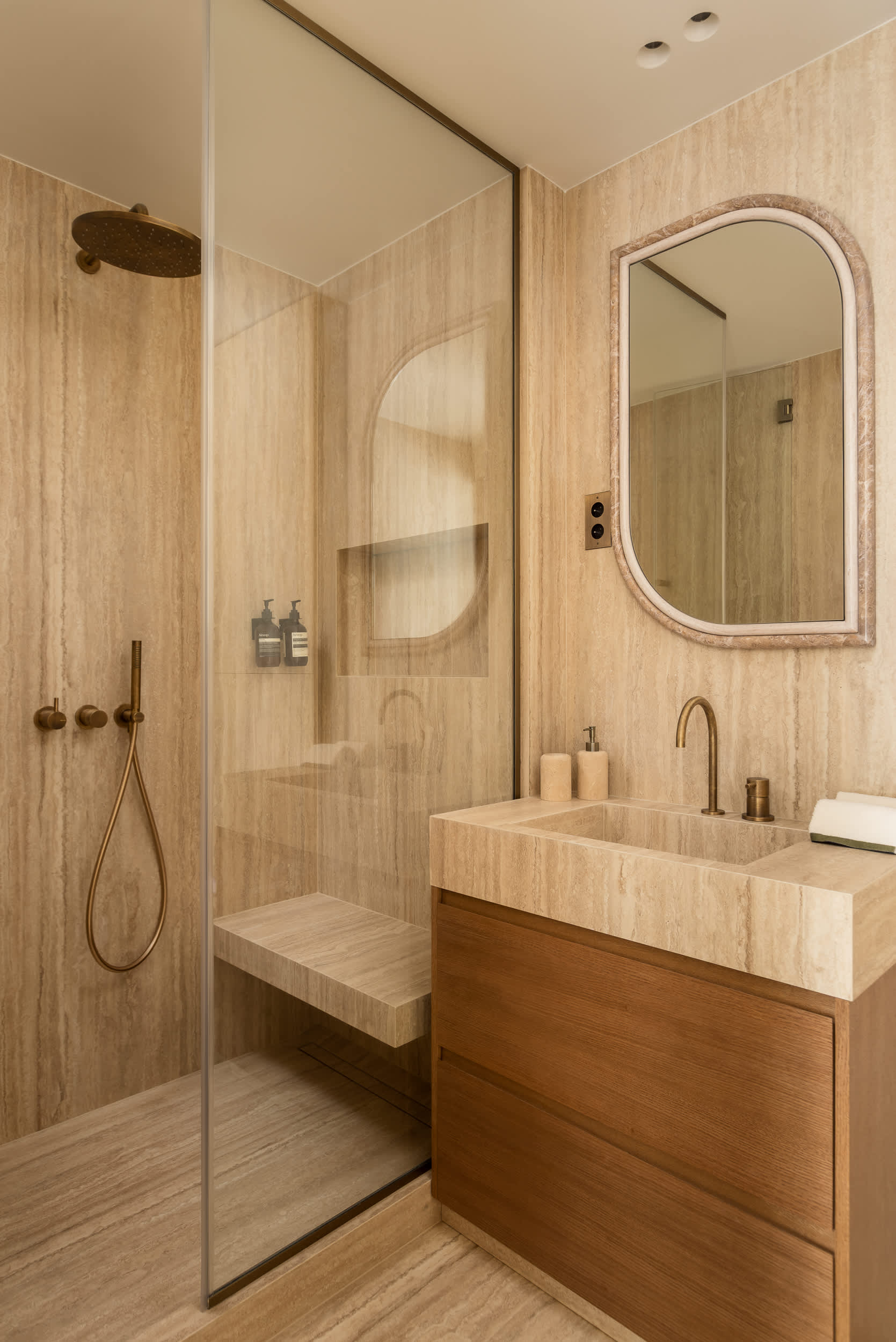 Madame Luxury 3BR 6P with AC