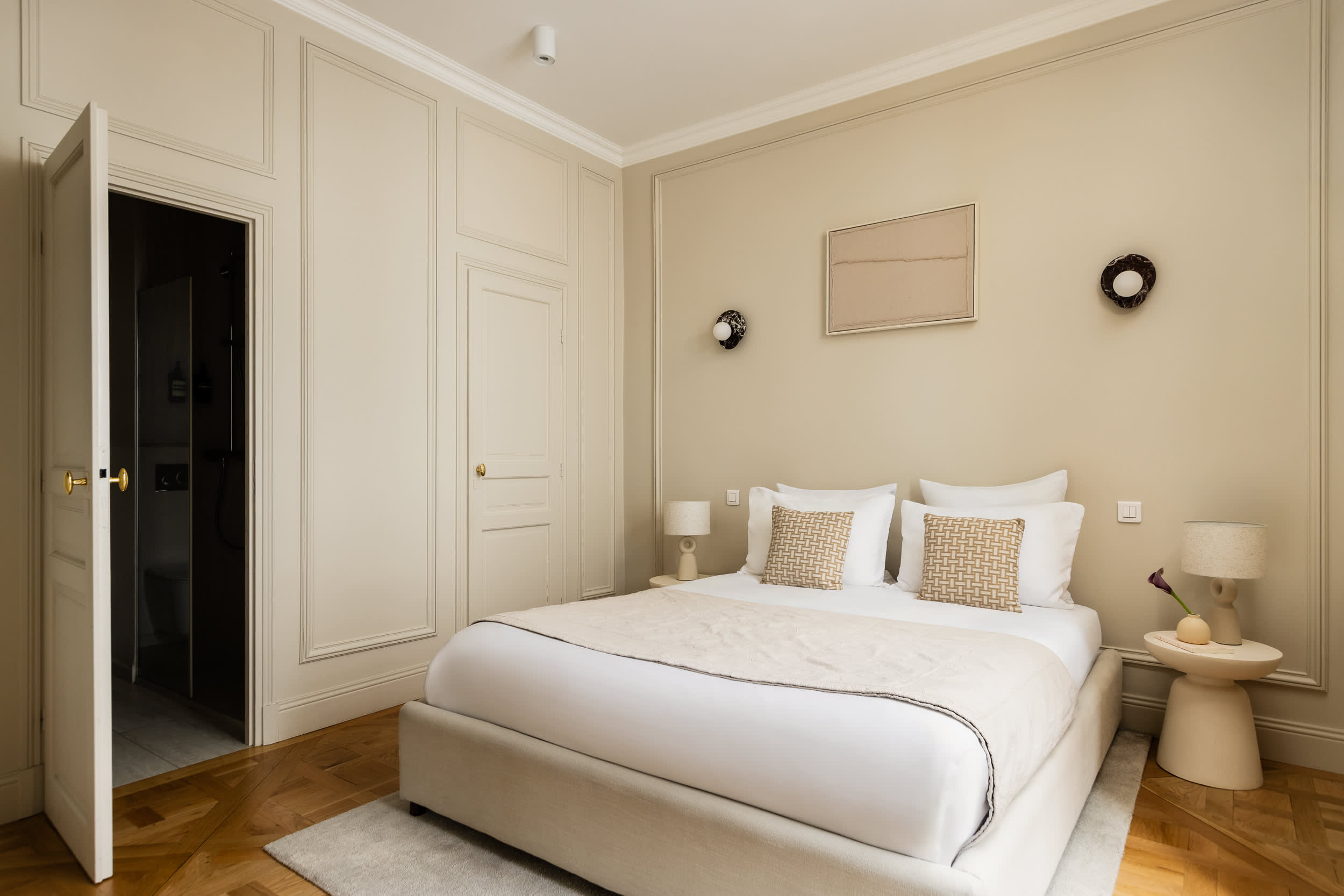 Arc de Triomphe Luxury 3 Bed 3 Bath AC