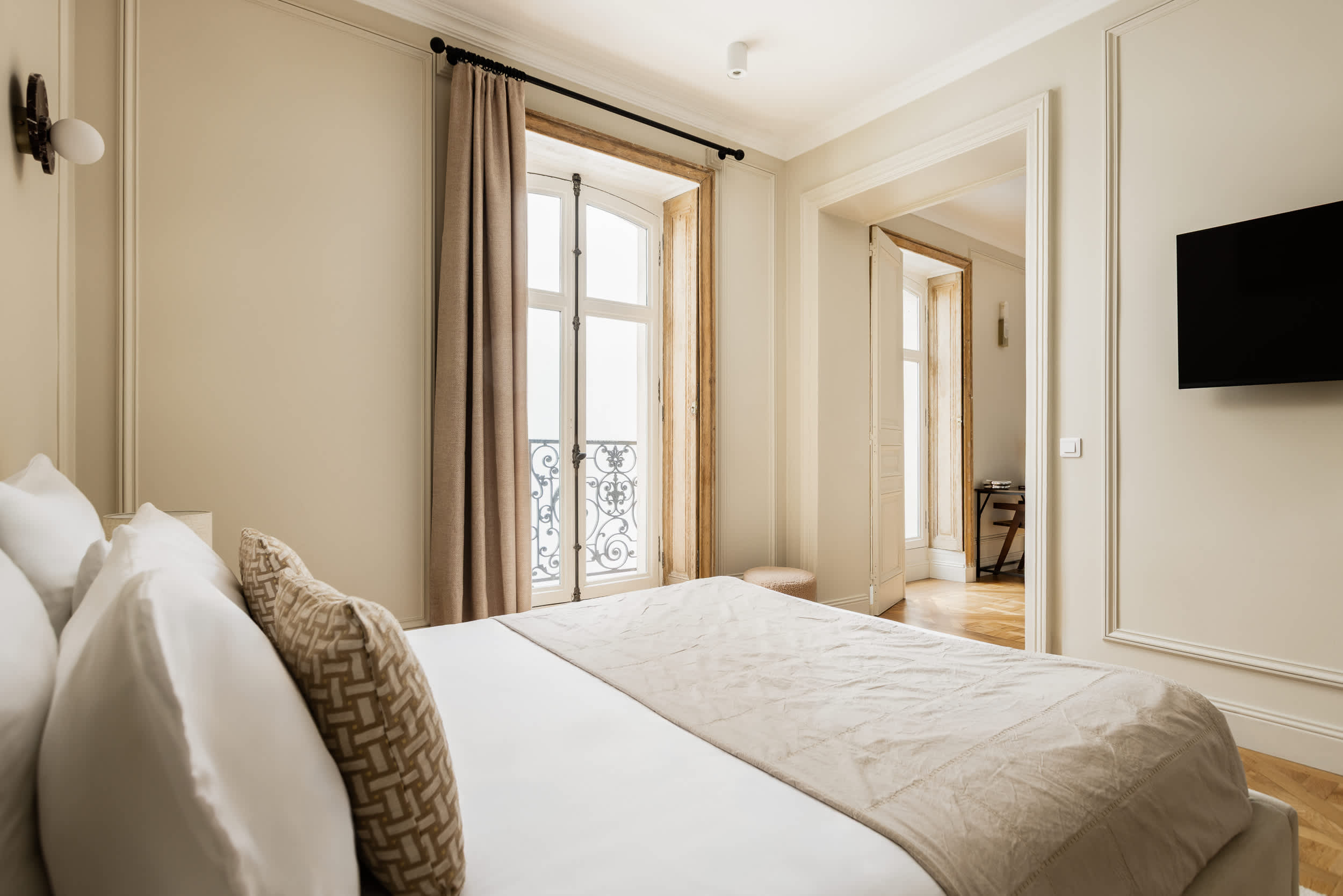 Arc de Triomphe Luxury 3 Bed 3 Bath AC — 9