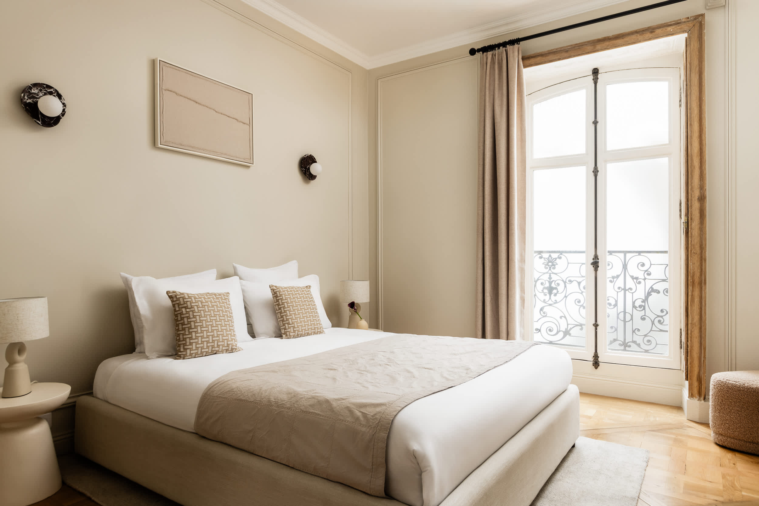 Arc de Triomphe Luxury 3 Bed 3 Bath AC