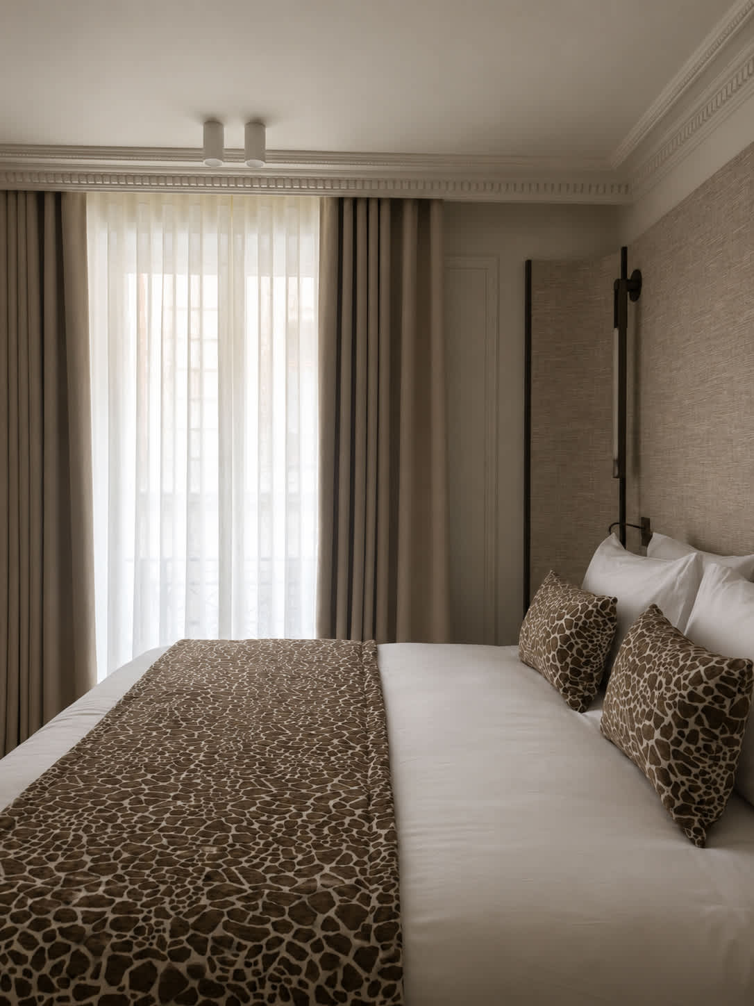 Madame Luxury 3BR 6P with AC - 10