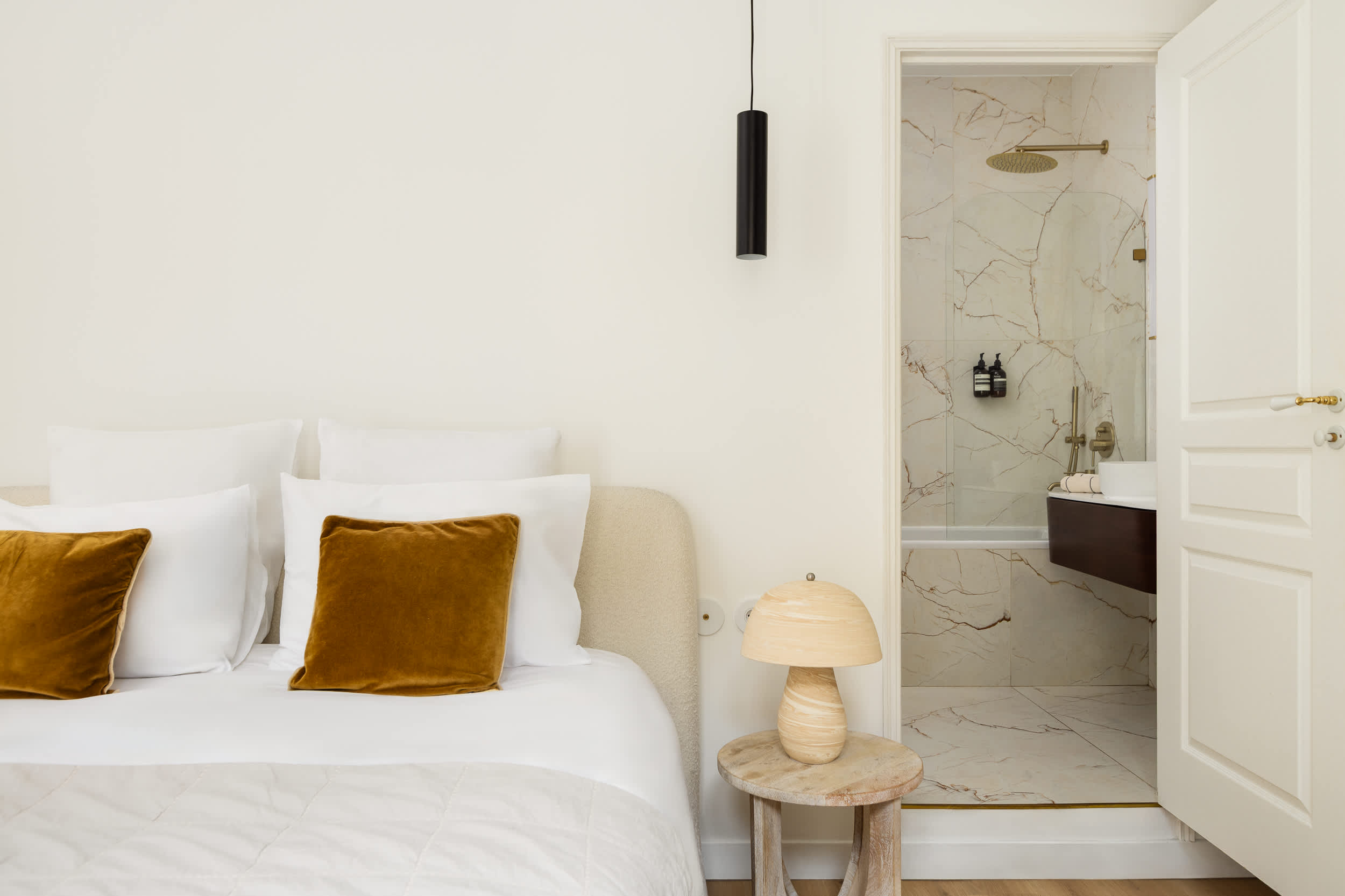 Luxury Rivoli 4 Bed 3 Bath AC Hotel de Ville BHV