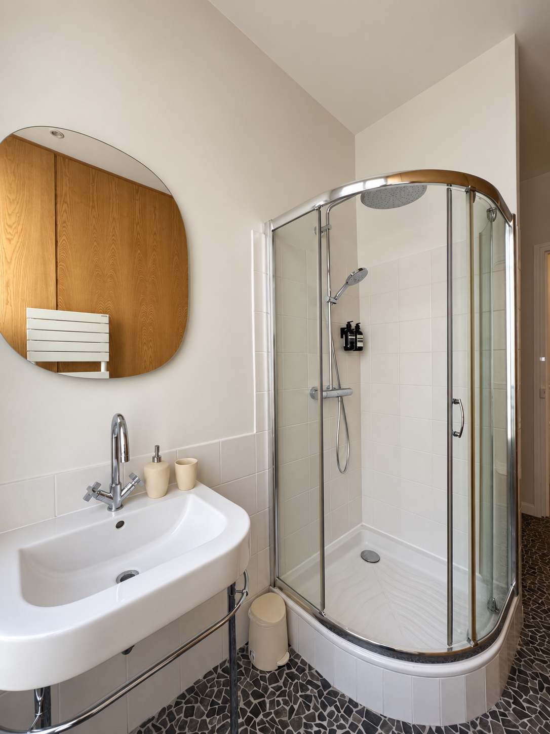 Refined Montaigne 2BR Suite 6P
