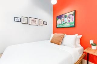 Bedroom 5, Street Parades