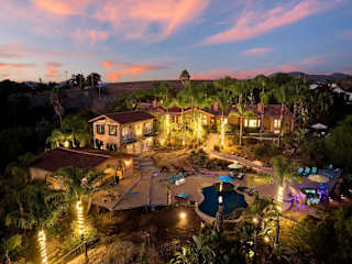 Tropical Resort 7 Bed 4 Acres