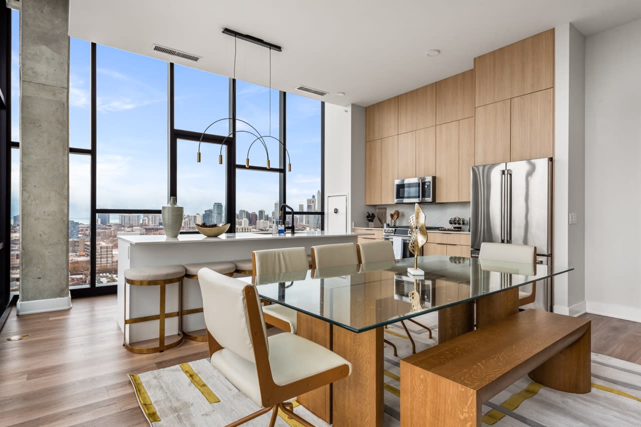 Skyline View Duo for Groups: Unmatched Luxury Stay interior 2