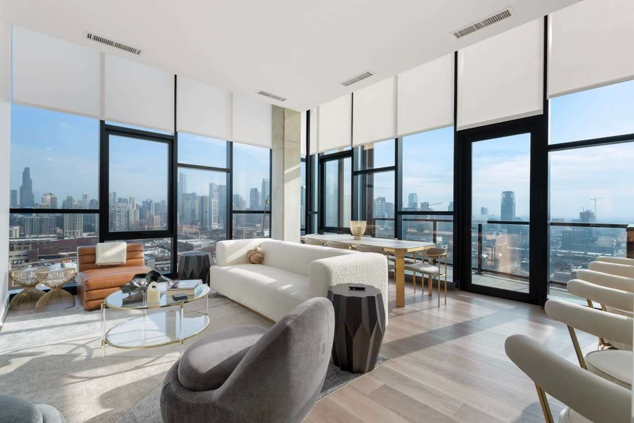 Skyline View Duo for Groups: Unmatched Luxury Stay