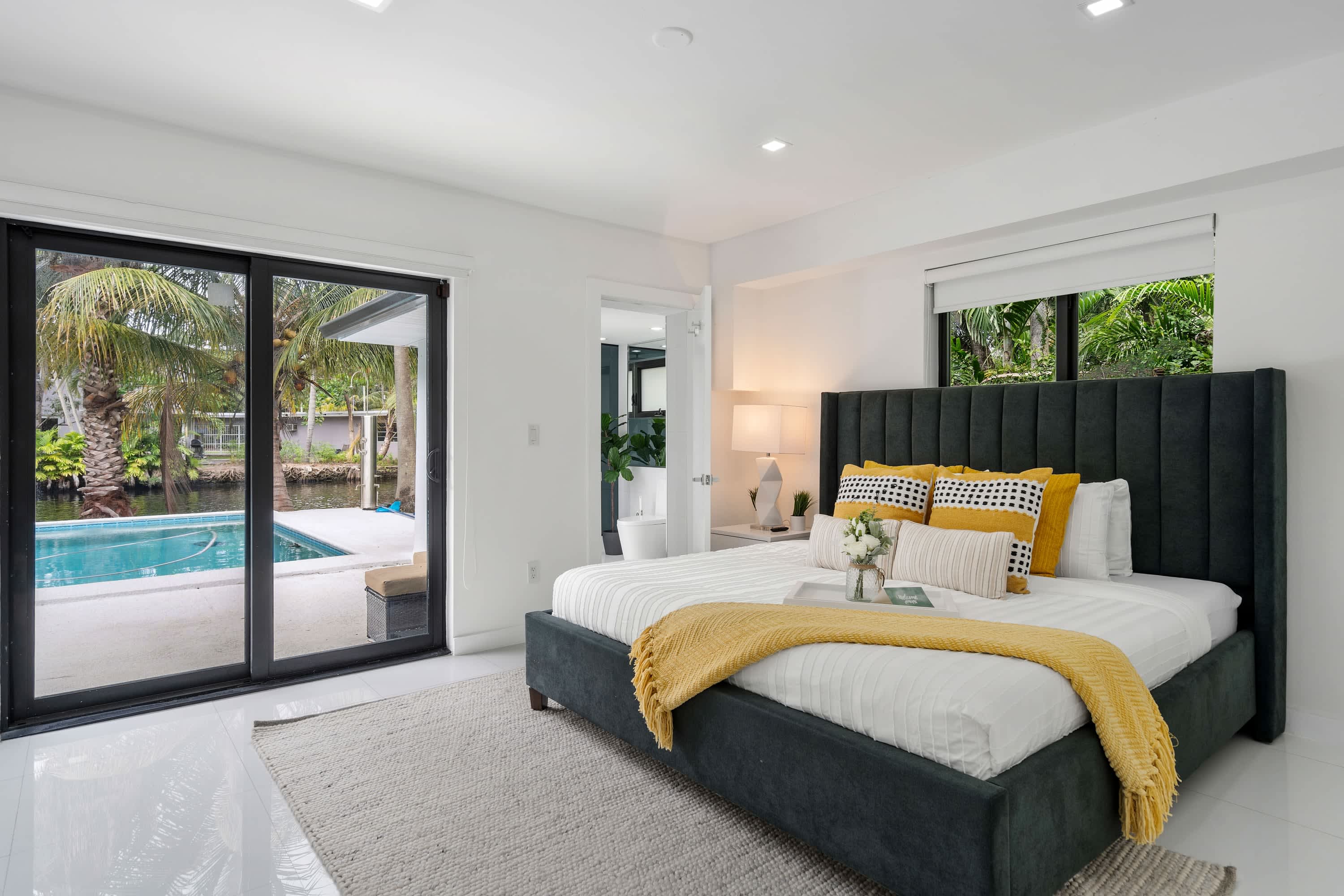 Private Pool|15min to the beach|River View|Free Parking interior 5
