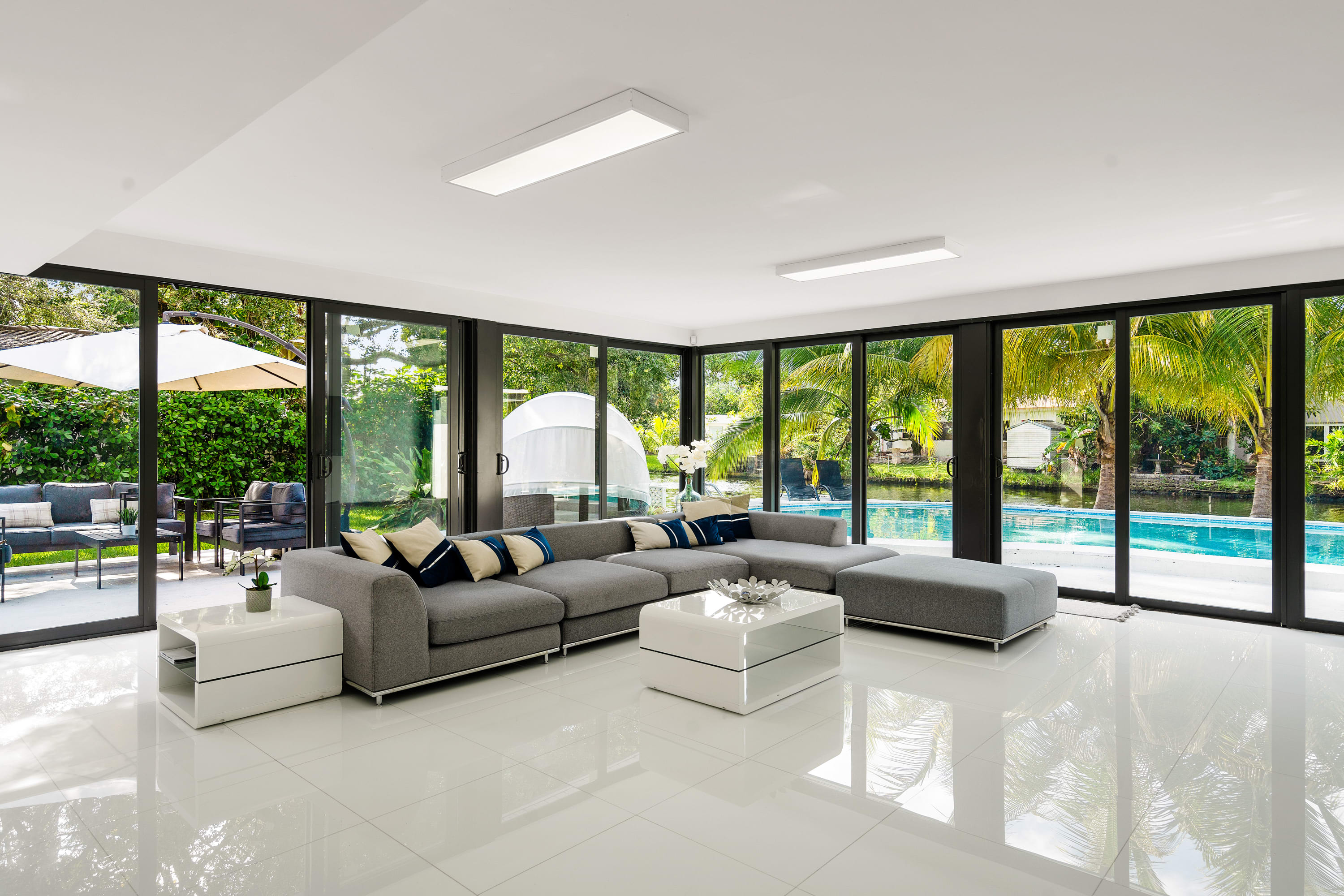 Private Pool|15min to the beach|River View|Free Parking interior 3
