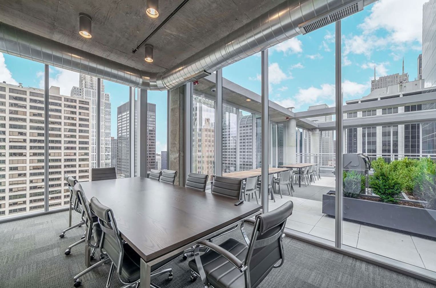 Prime 2BR Retreat: Urban Vibes + Views Await interior 5