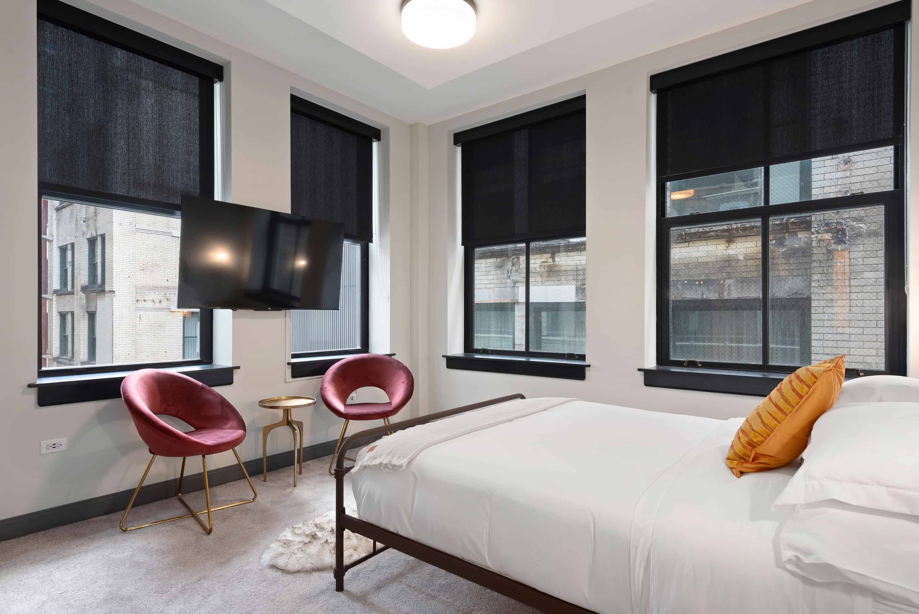 Prime Downtown 2BR with Resort Amenities interior 3