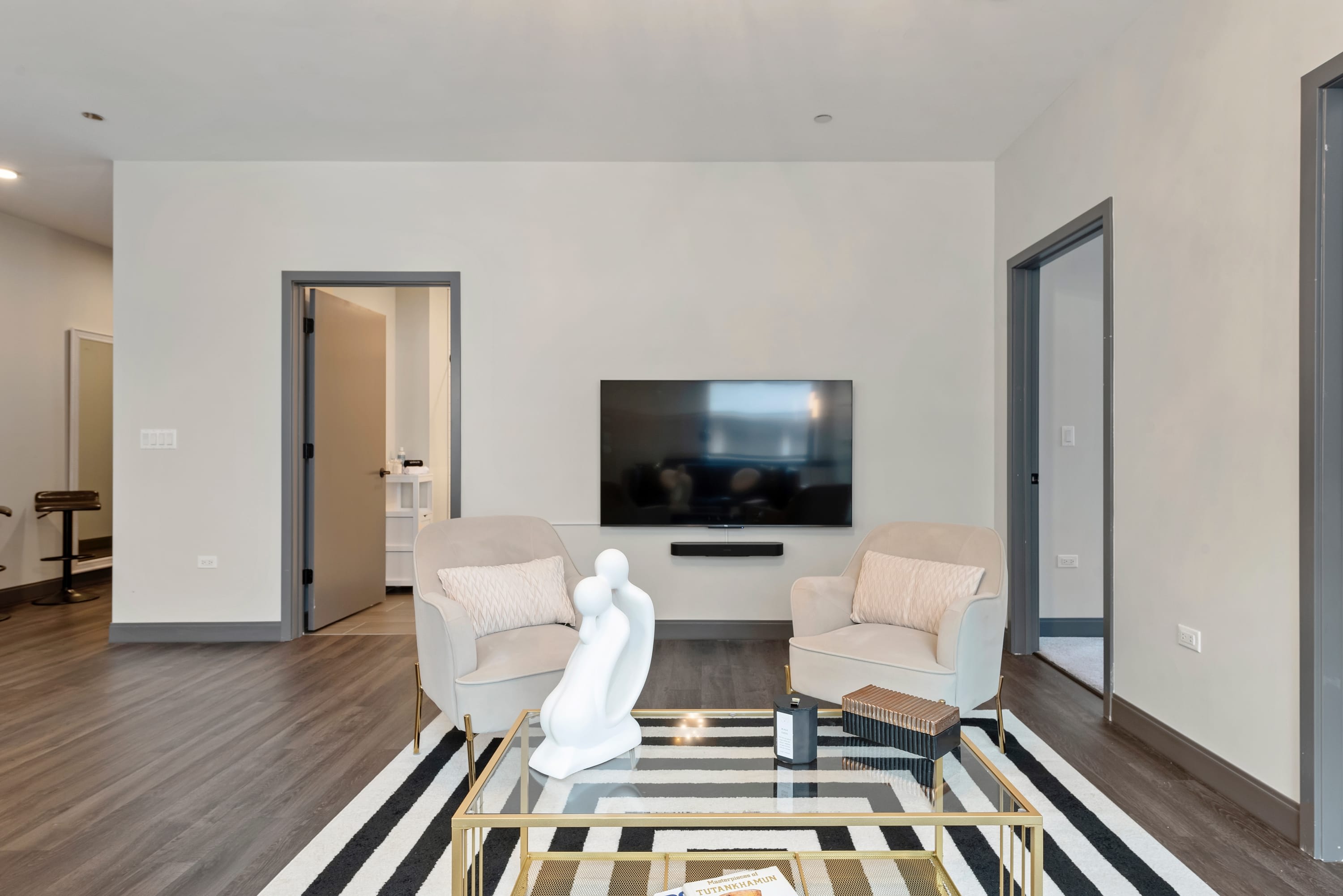 Spacious 2BR in The Loop Downtown Resort Amenities interior 2
