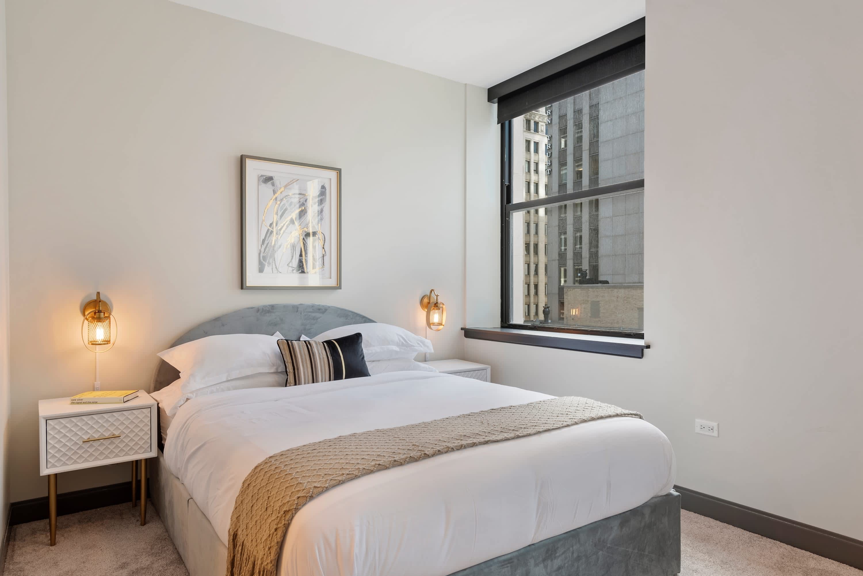 Spacious 2BR in The Loop Downtown Resort Amenities interior 3