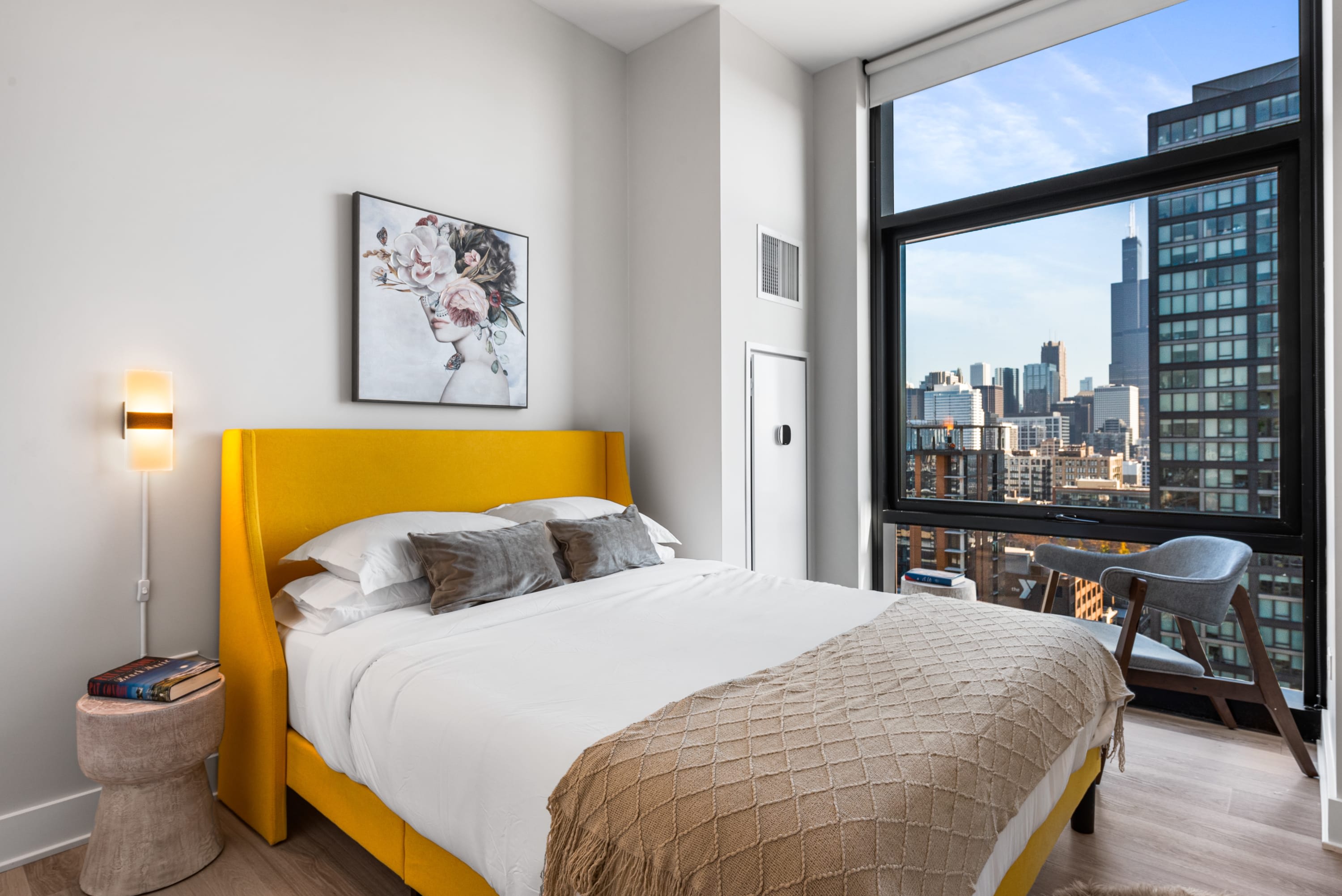 City Views + Walk to Dining, Ideal for All interior 3