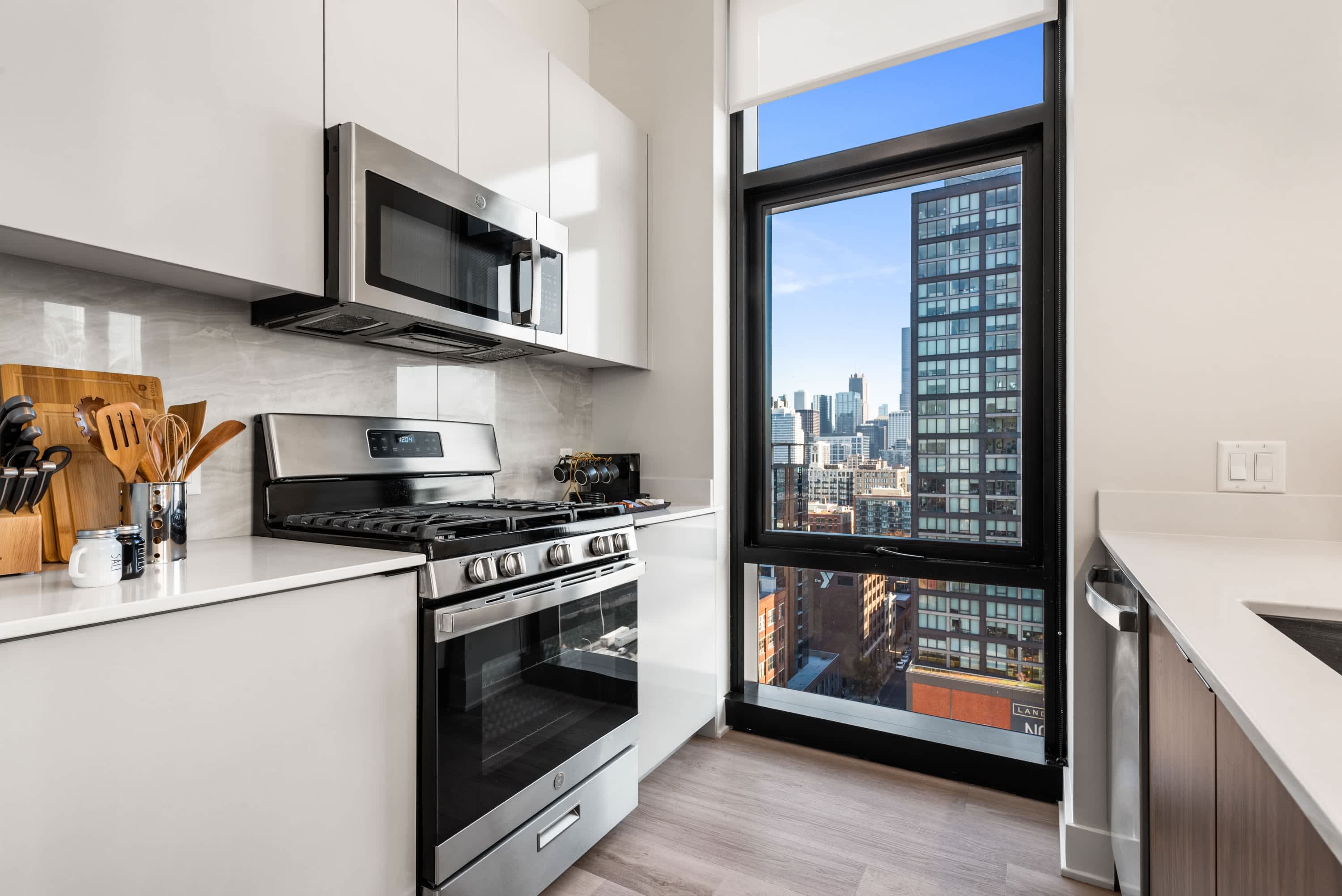 City Views + Walk to Dining, Ideal for All interior 2