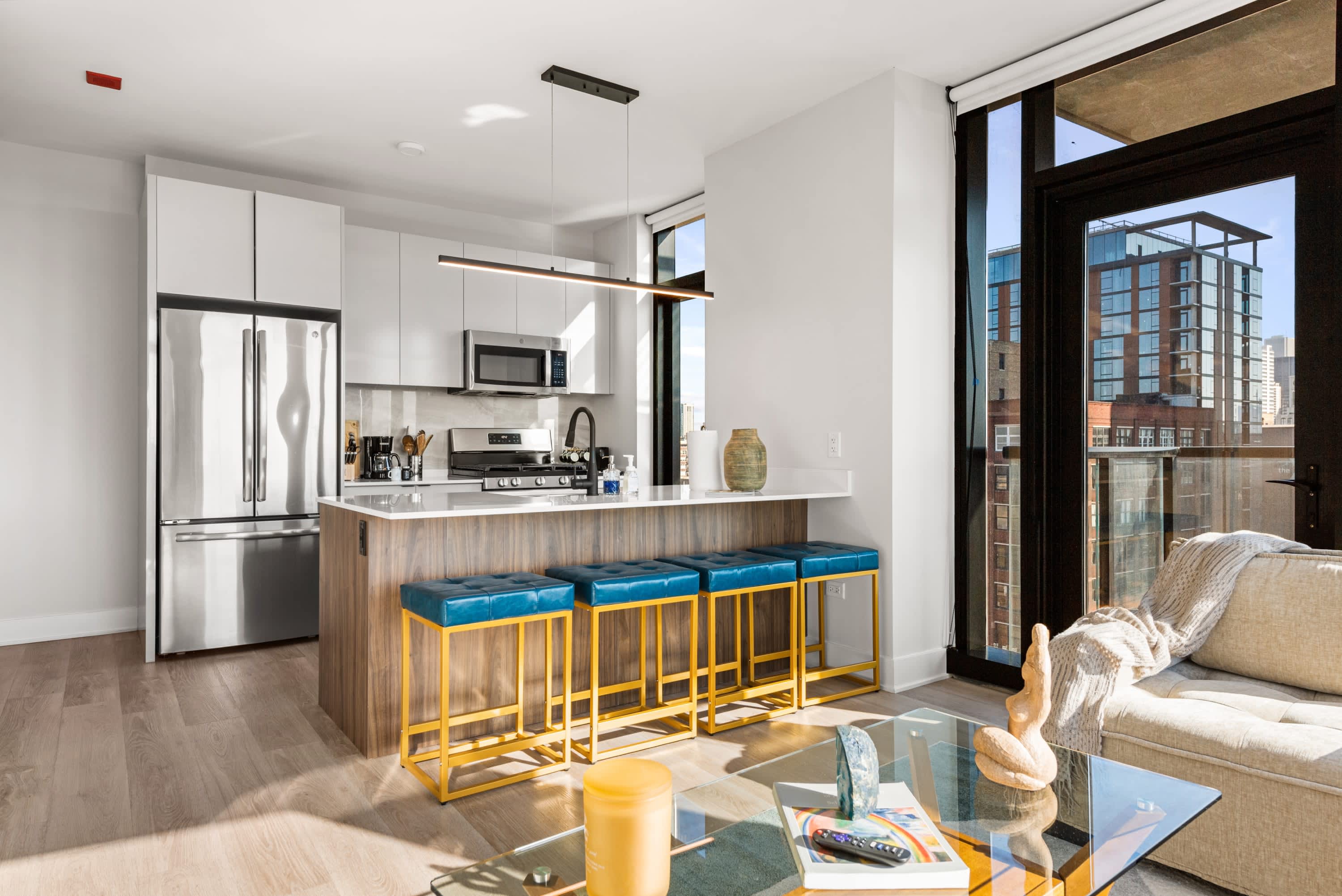 Panoramic City Views + Prime West Loop Location interior 3