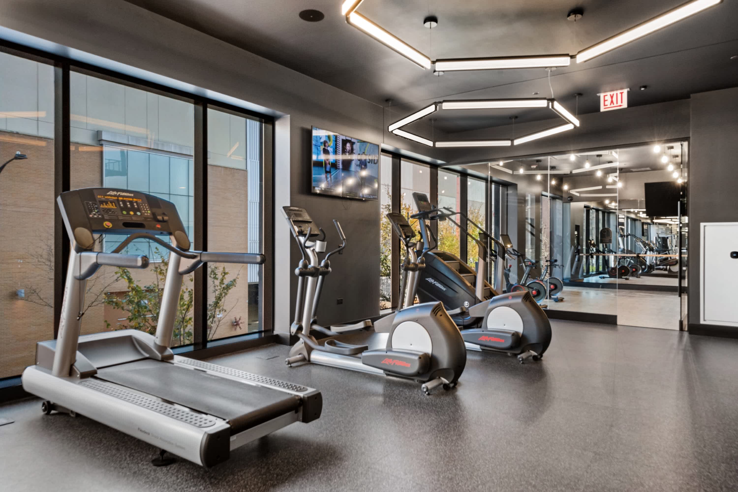 Panoramic City Views + Prime West Loop Location interior 4