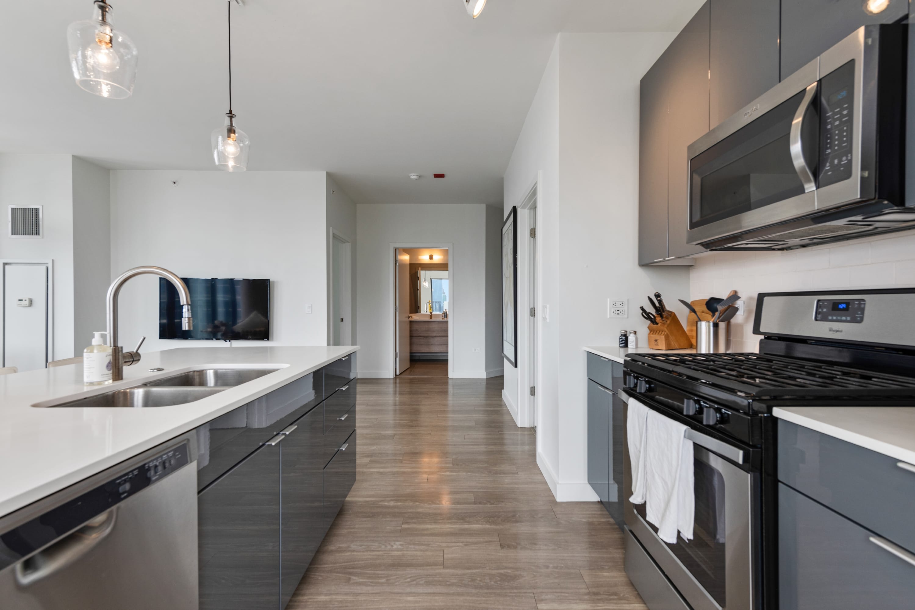 5-Star Gold Coast Experience in a Luxe 2BR Retreat interior 2