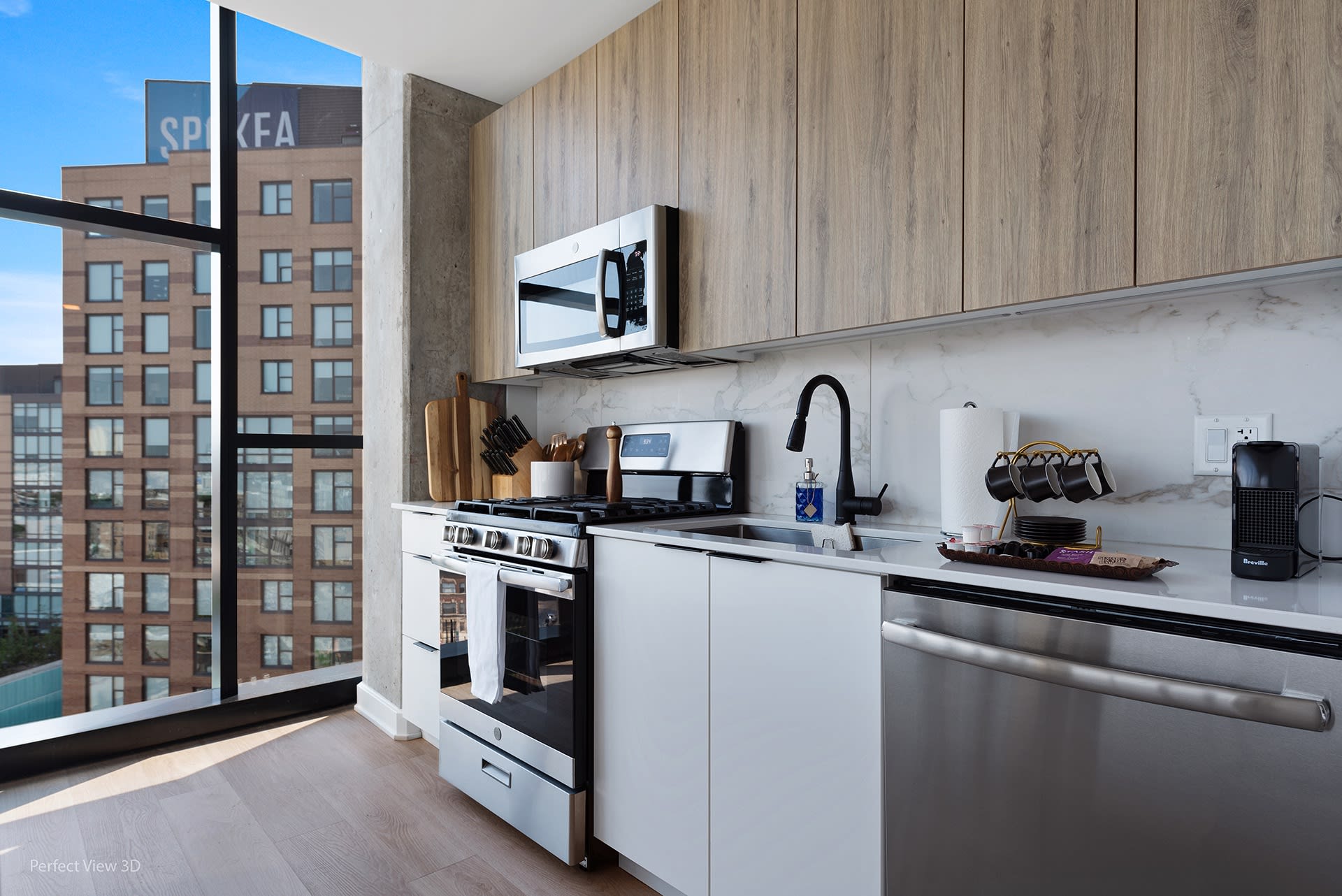 Luxe 1BR: Unmatched Views & Location interior 2