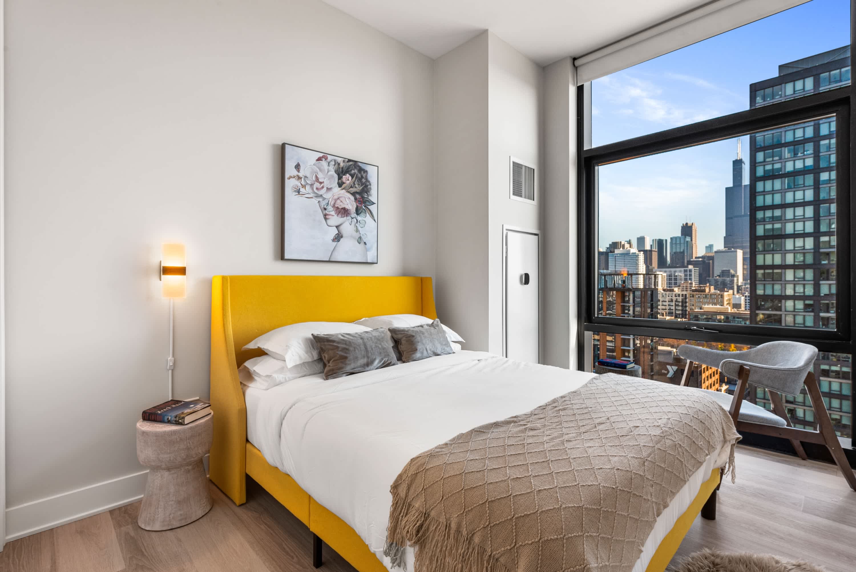 Prime West Loop 2BR Duo + Enjoy Unique Gatherings interior 2