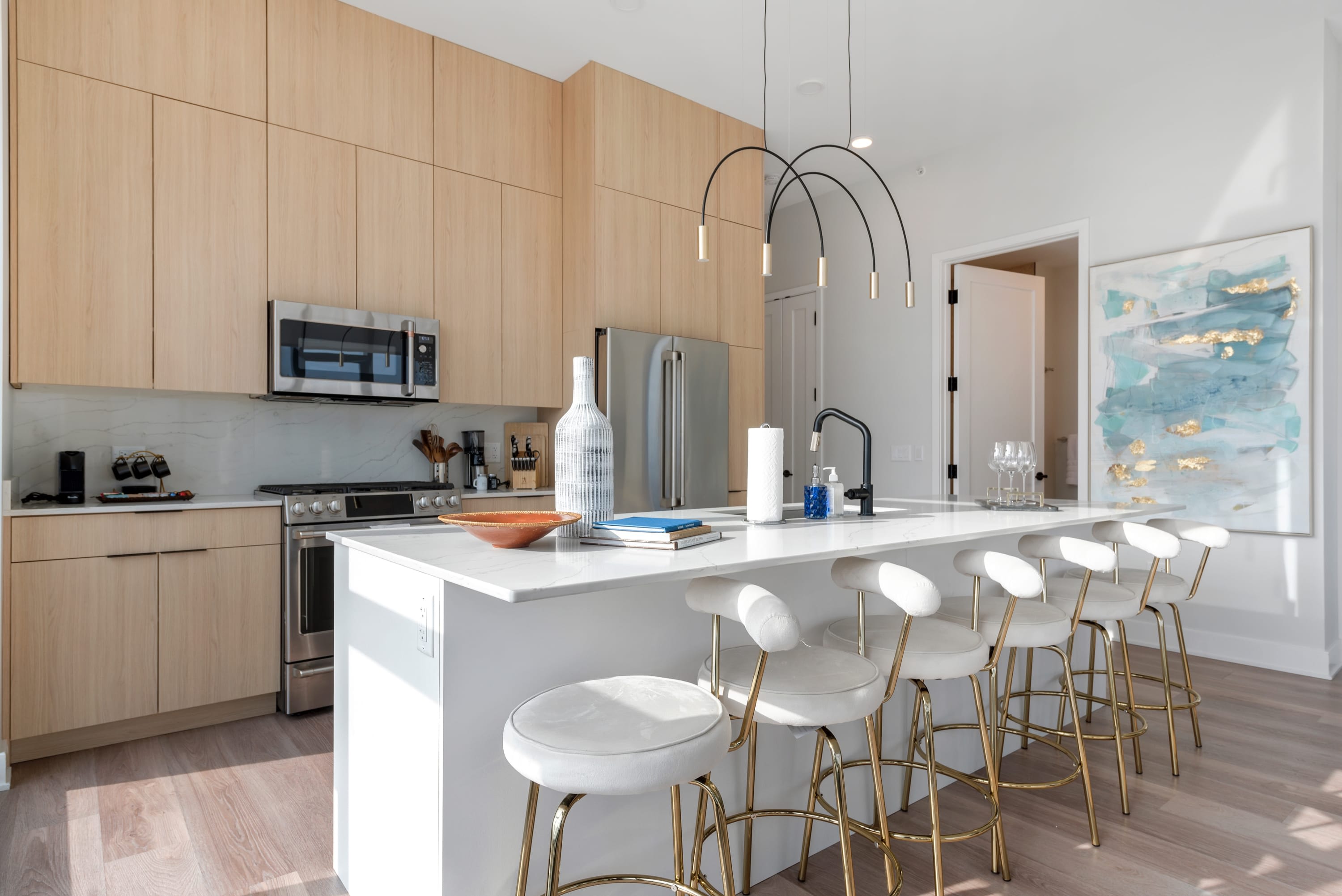 River West 3BR Penthouse Duo: Skyline Comfort interior 3