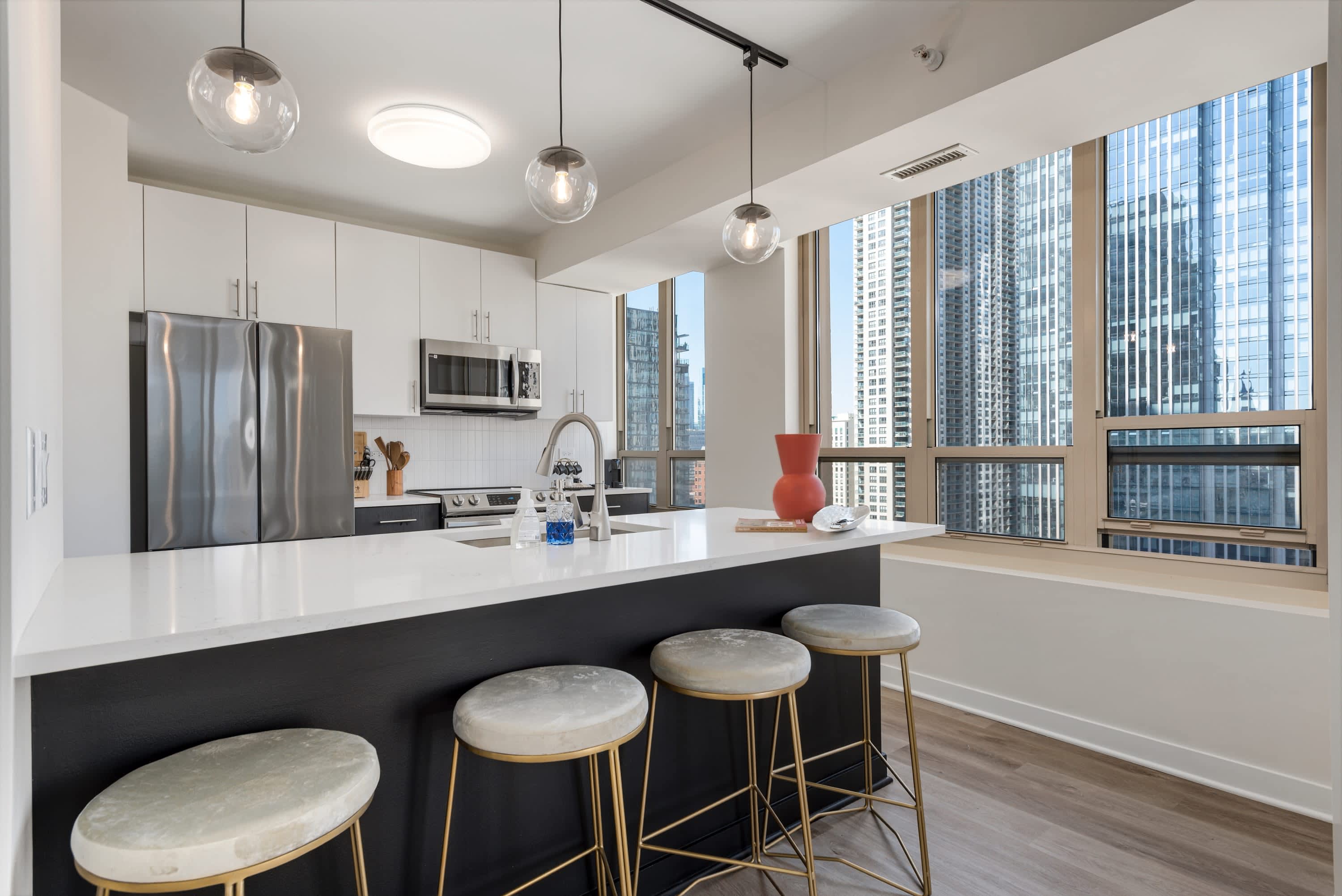 Prime 2BR Apartments: Perfect Group Comfort interior 3