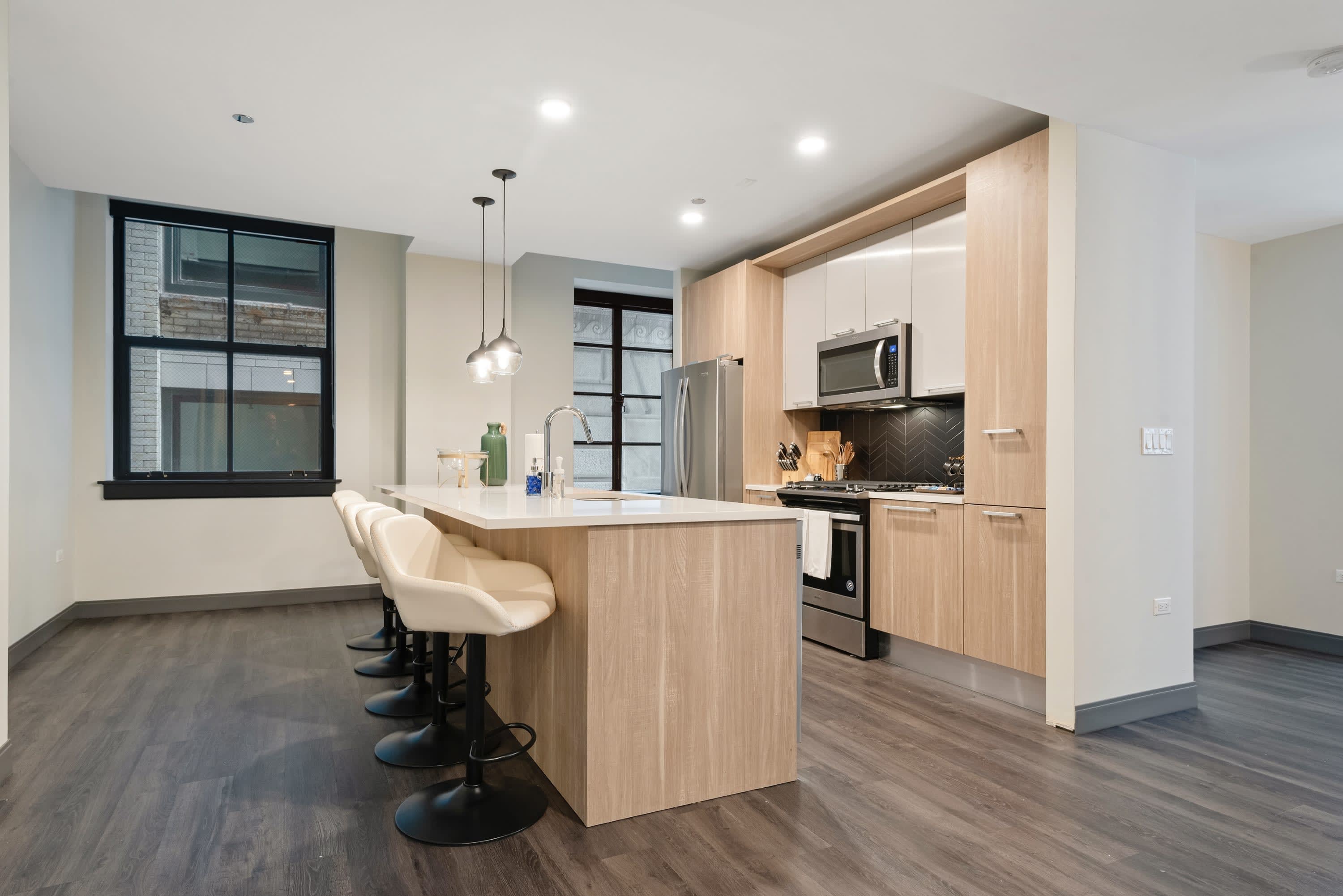 3 Prime 2BR Units + Ideal Business Retreat interior 3