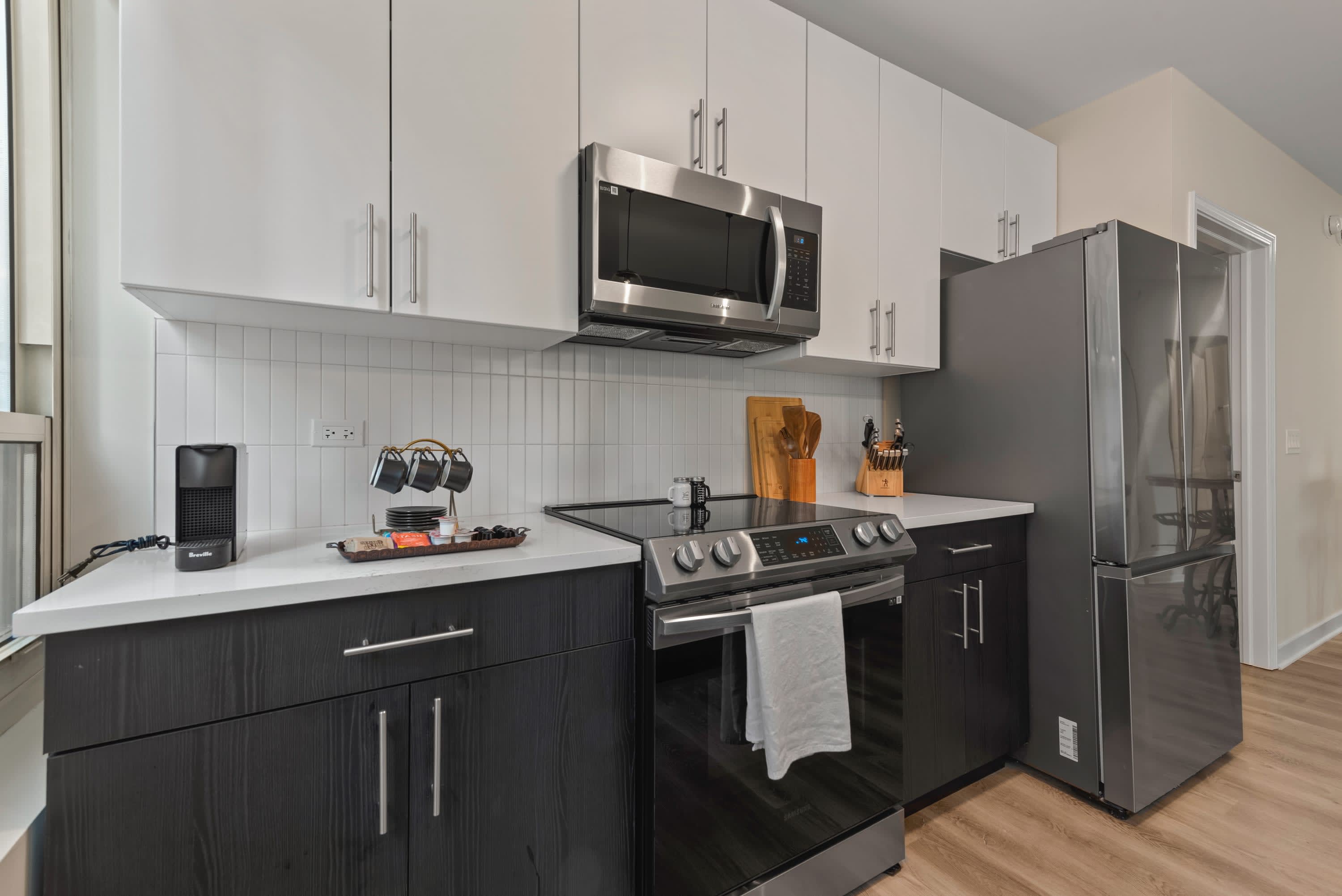 2BR near Riverwalk + downtown access interior 2
