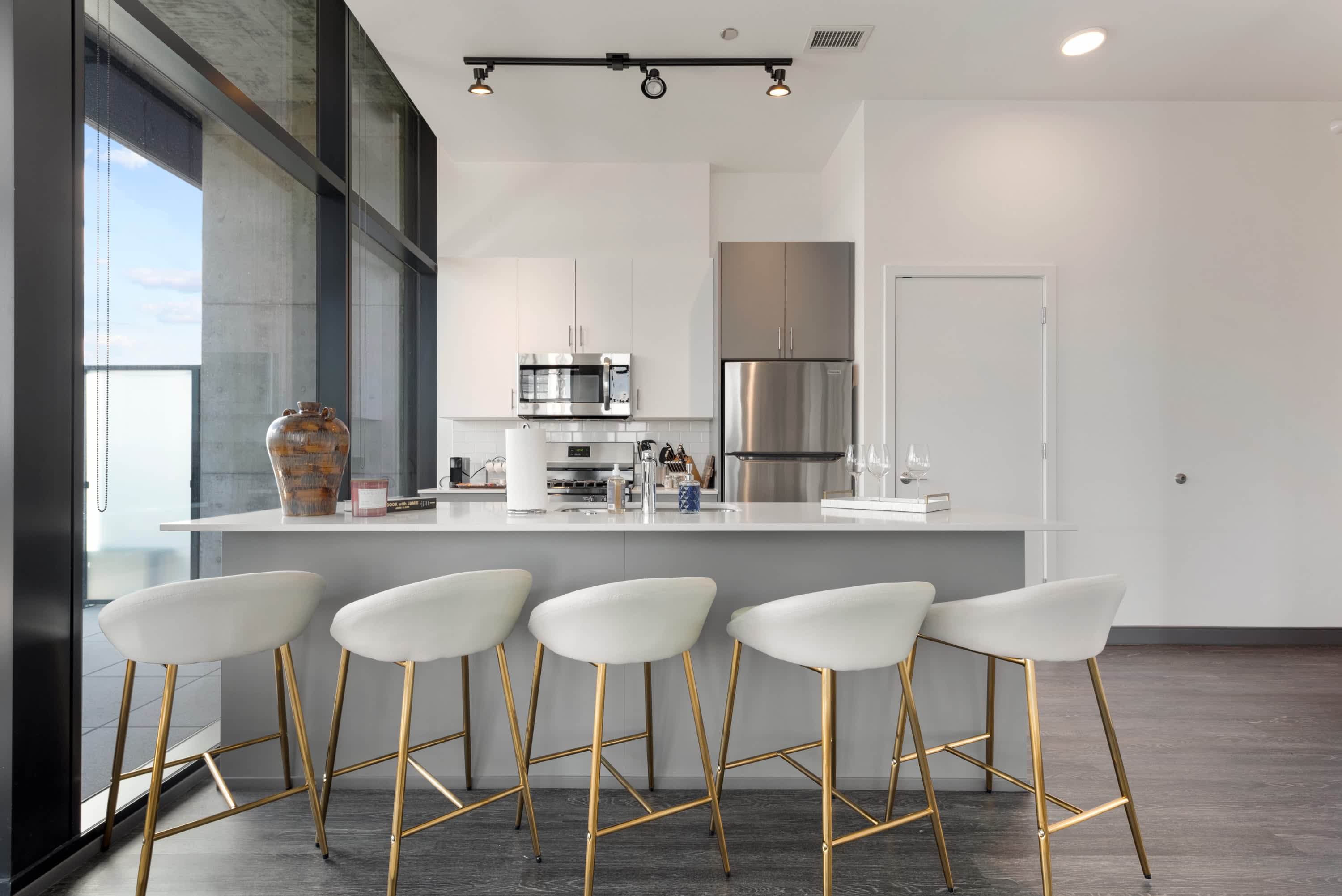 Stylish 2BR Retreat in Fulton Market for Getaways interior 3