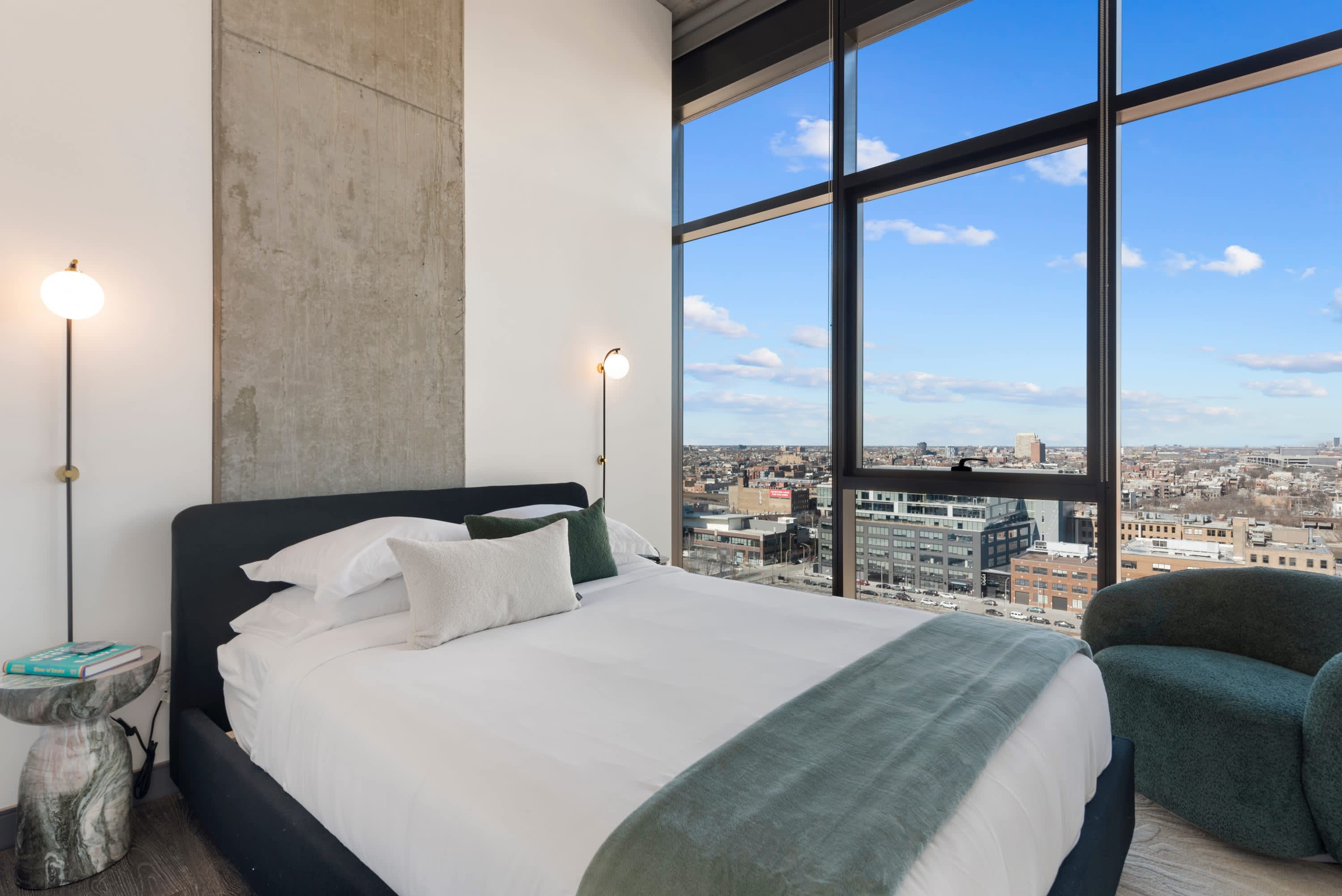 Stylish 2BR Retreat in Fulton Market for Getaways interior 4