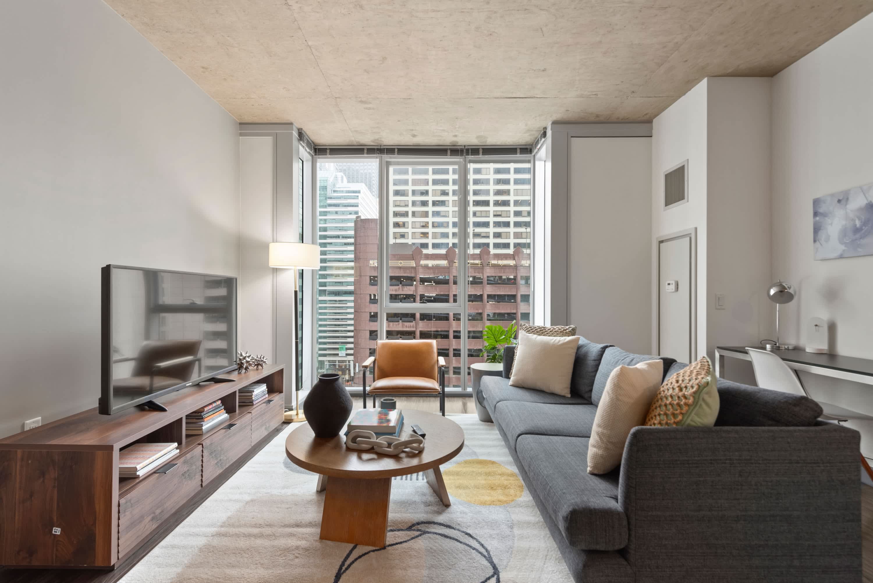 Prime Loop Luxury + City & Train Views
