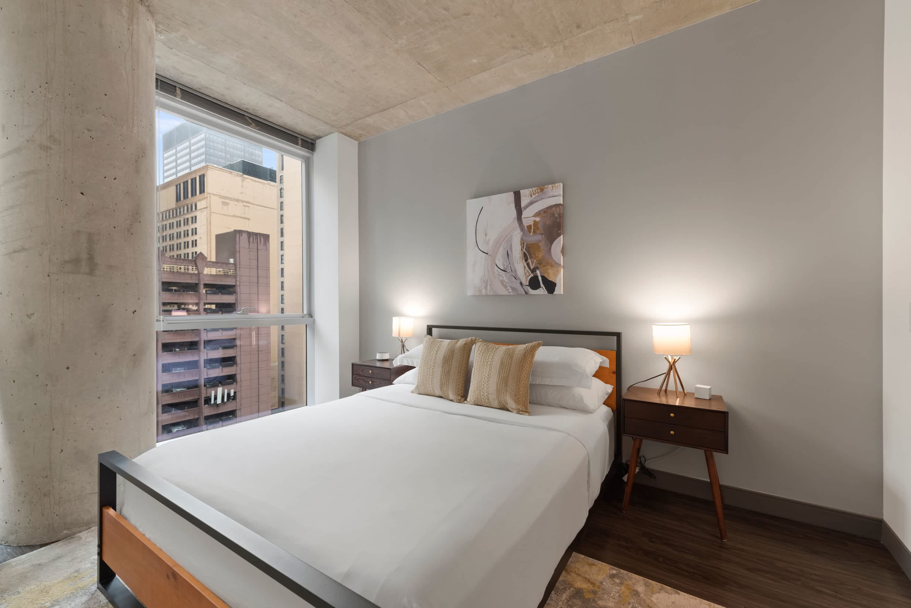 Prime Loop Luxury + City & Train Views interior 3