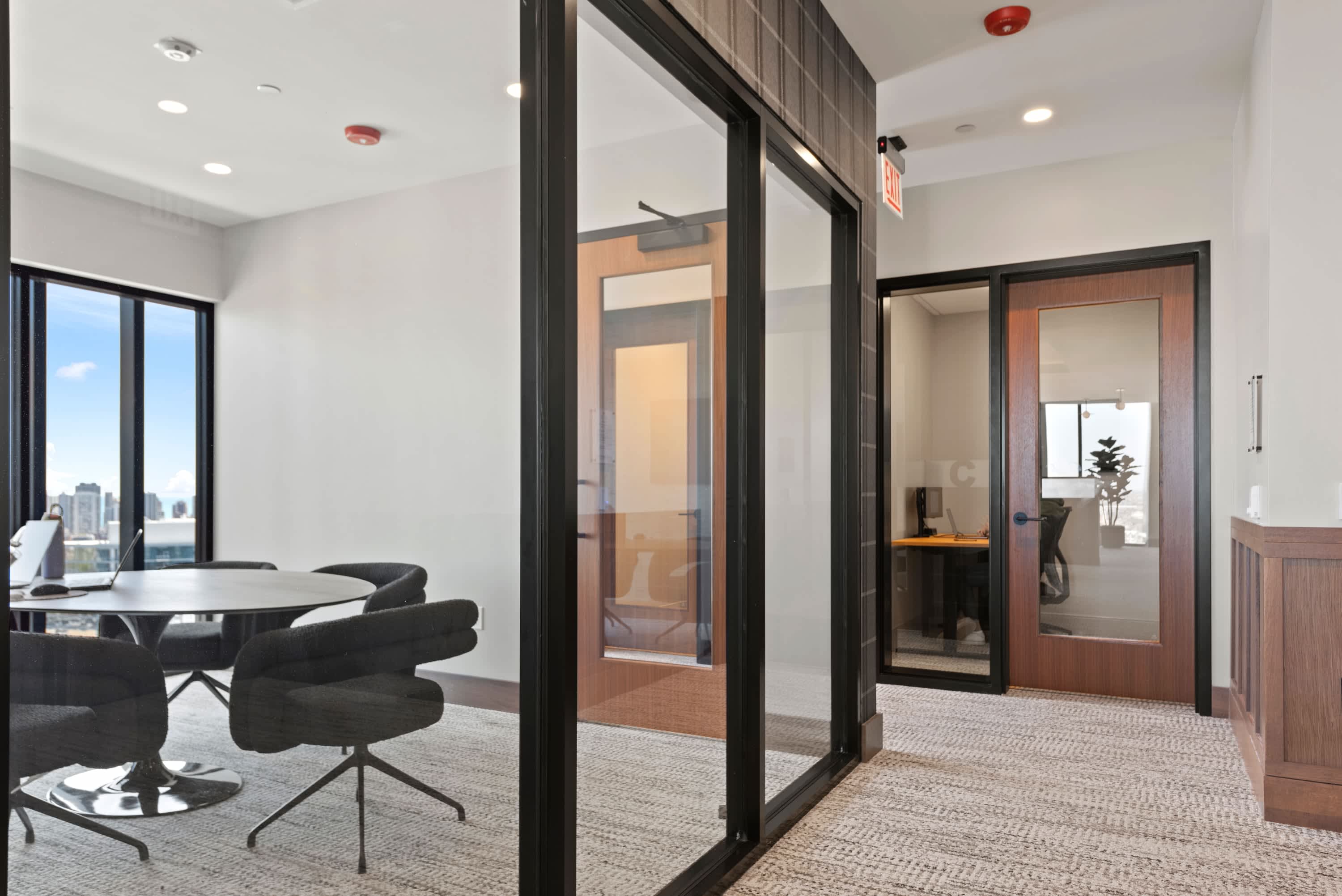 Prime Lincoln Park Views + Modern Amenities Await interior 5