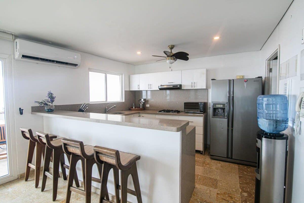 Beachfront Apt with 2 balconies|8ppl | The Martini interior 2