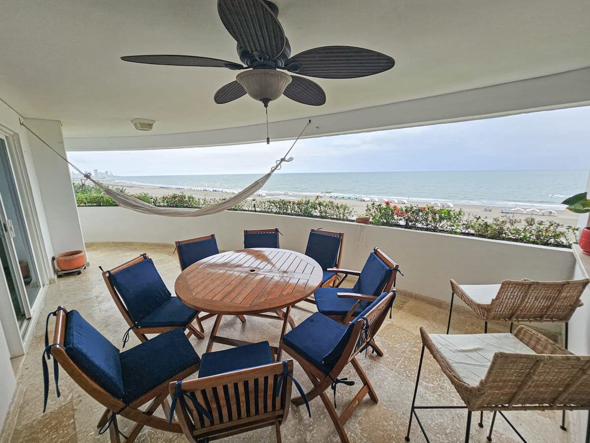 Beachfront Apt with 2 balconies|8ppl | The Martini