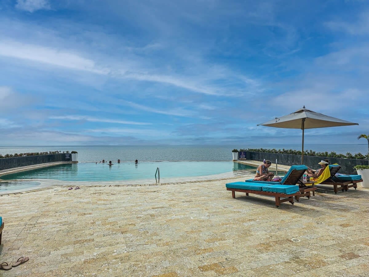 Beachfront Apt with 2 balconies|8ppl | The Martini interior 5