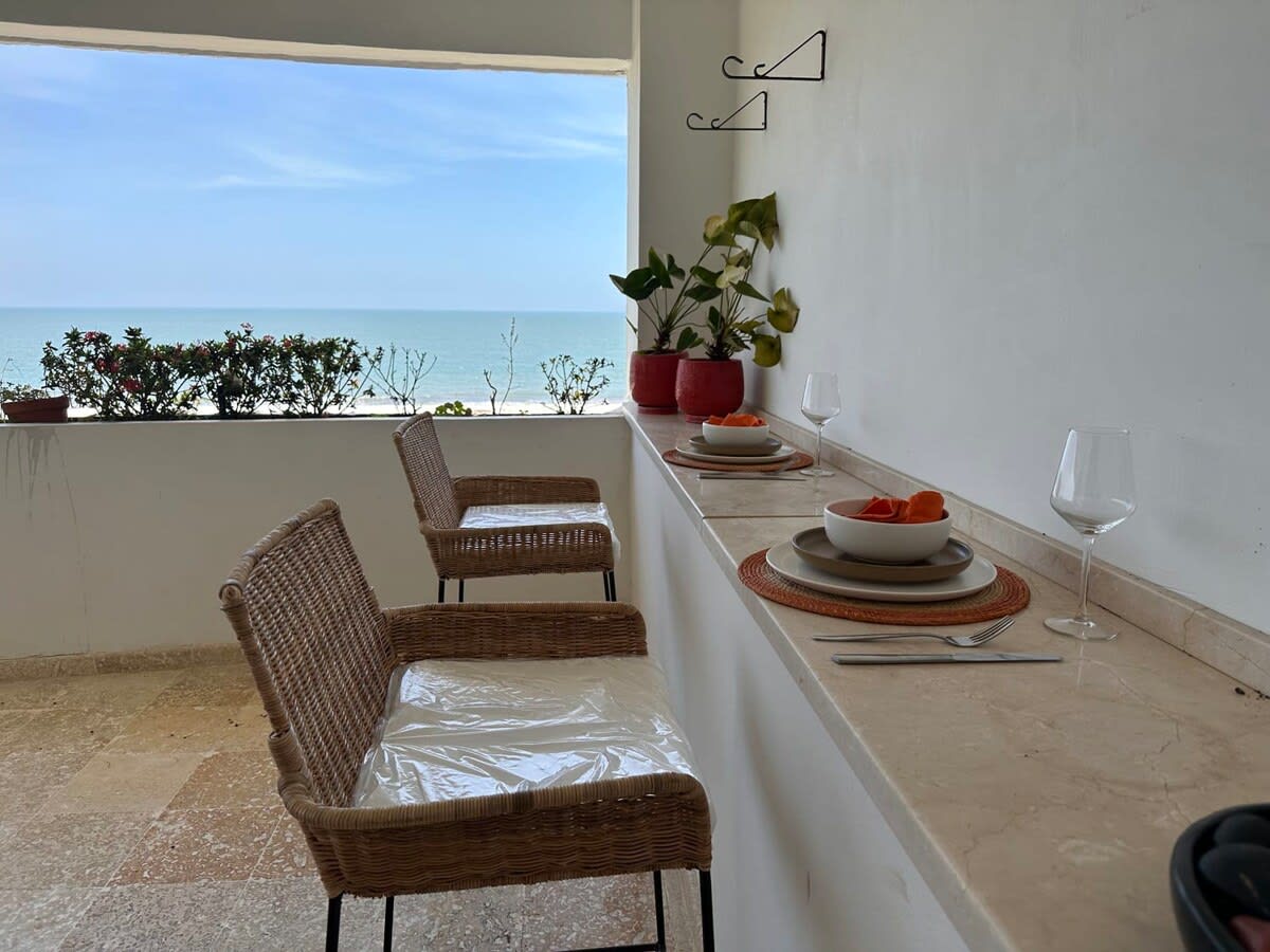 Beachfront Apt with 2 balconies|8ppl | The Martini interior 3