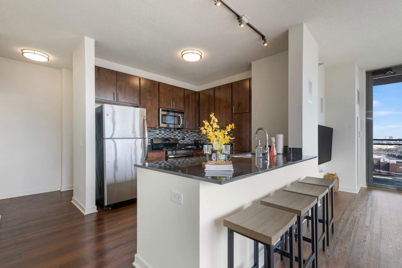 West Loop 2BR with Skyline Views + Prime Location interior 2