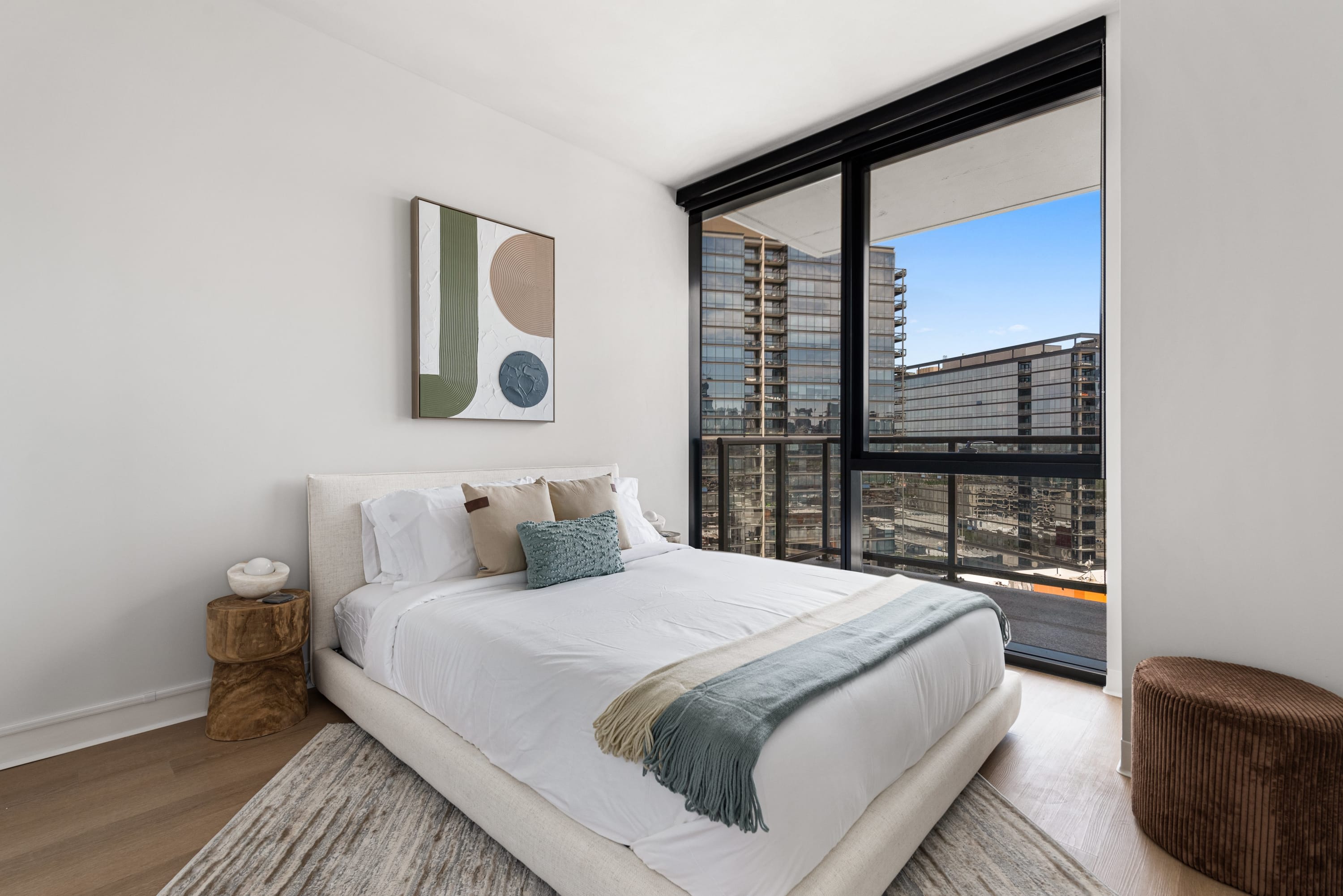 Lincoln Park 2BR apartment: Lake Views, Walkable interior 3