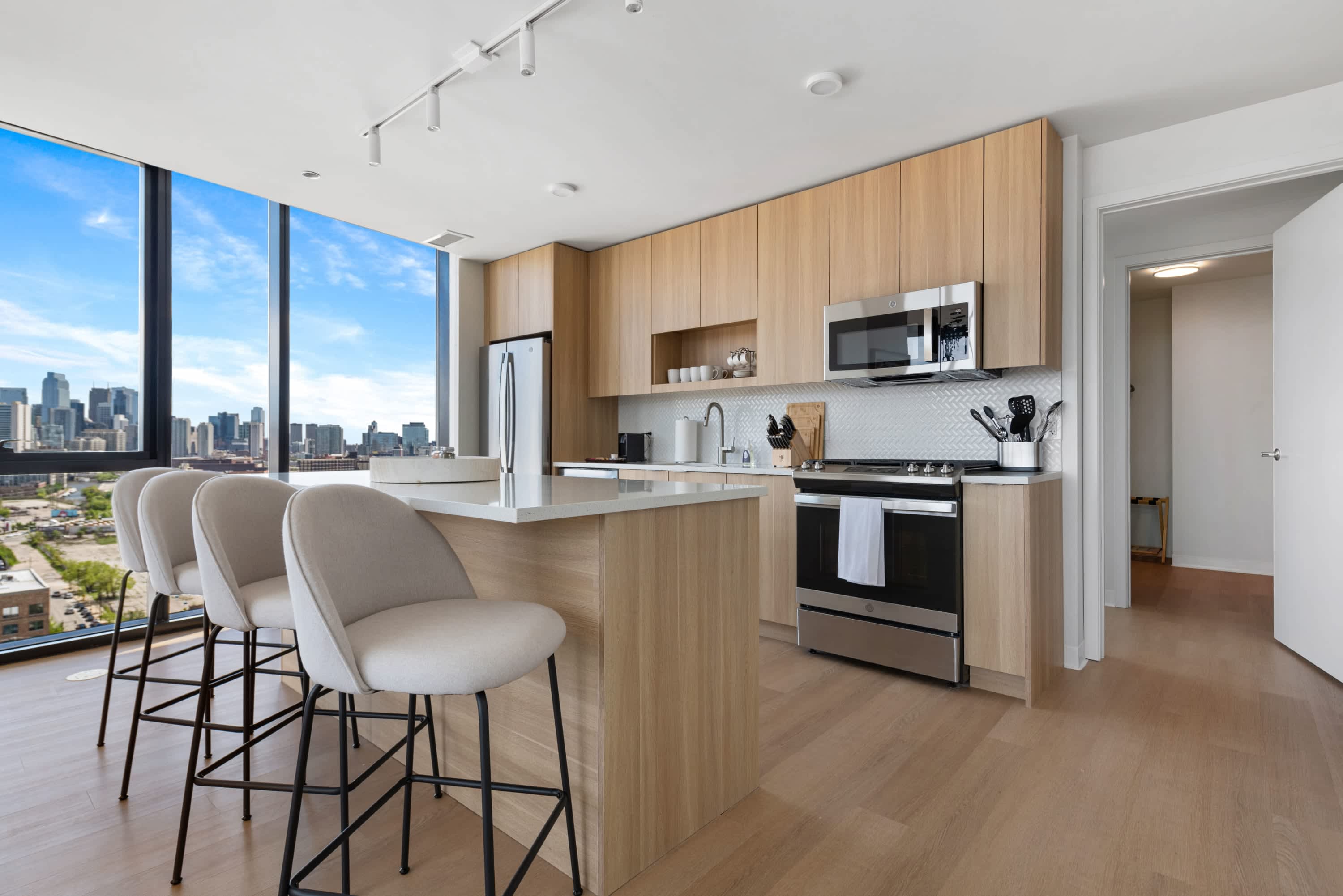 Lincoln Park Getaway: Skyline Views & Luxury interior 2