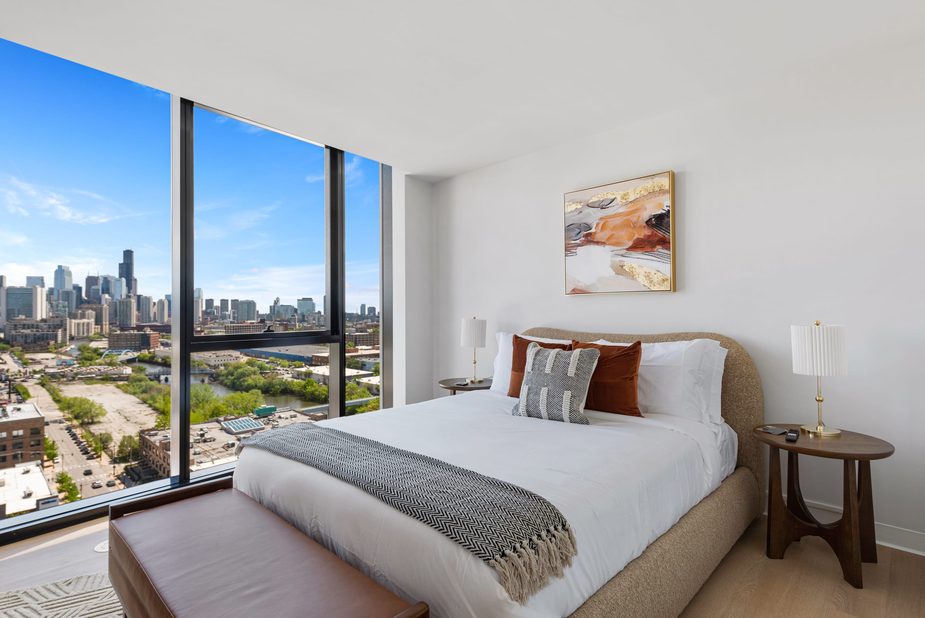 Lincoln Park Getaway: Skyline Views & Luxury interior 3