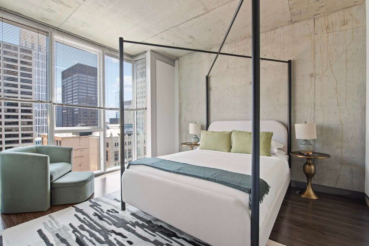 Modern 2BR in The Loop + Panoramic City Views interior 3